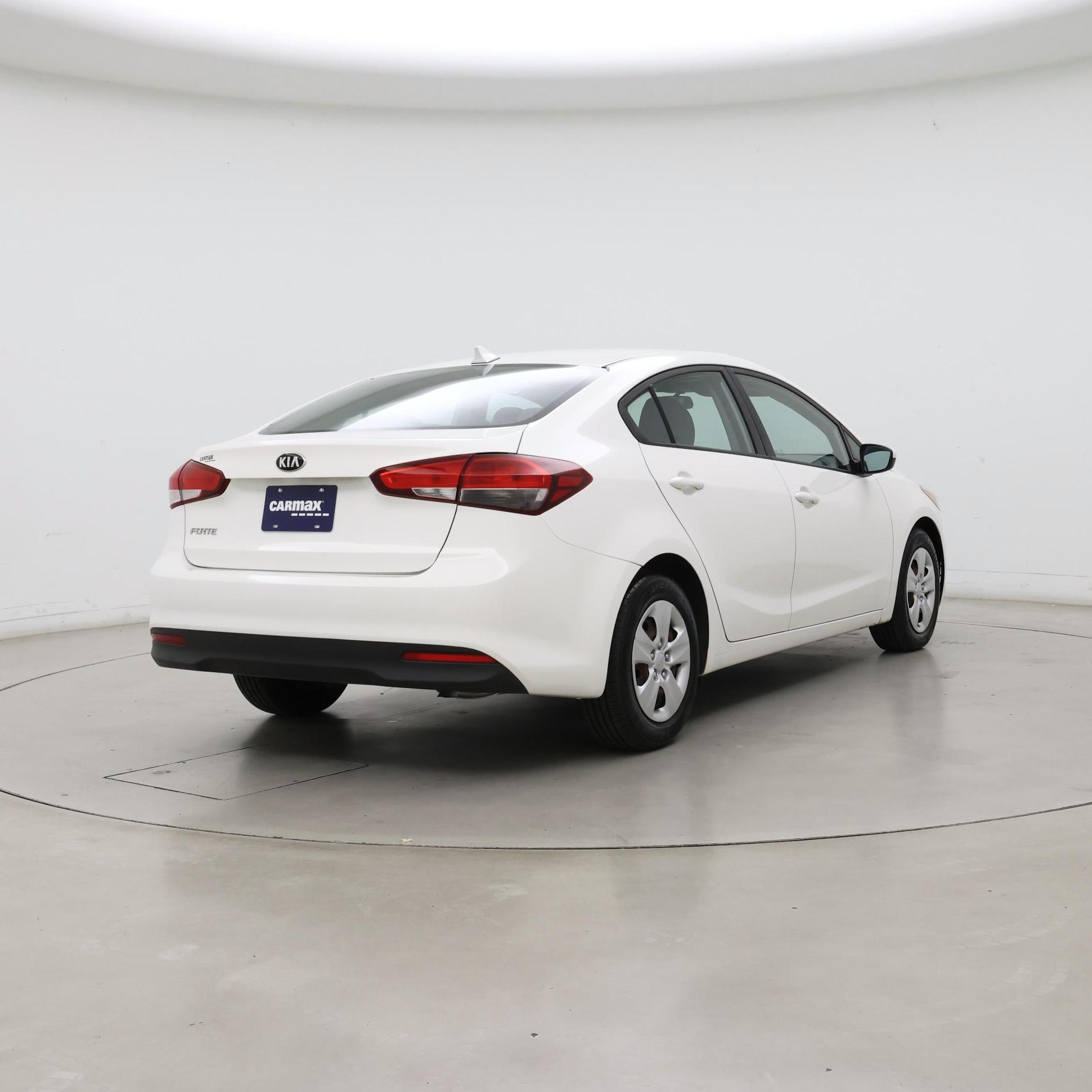 Thumbnail: 2017 Kia Forte - 8