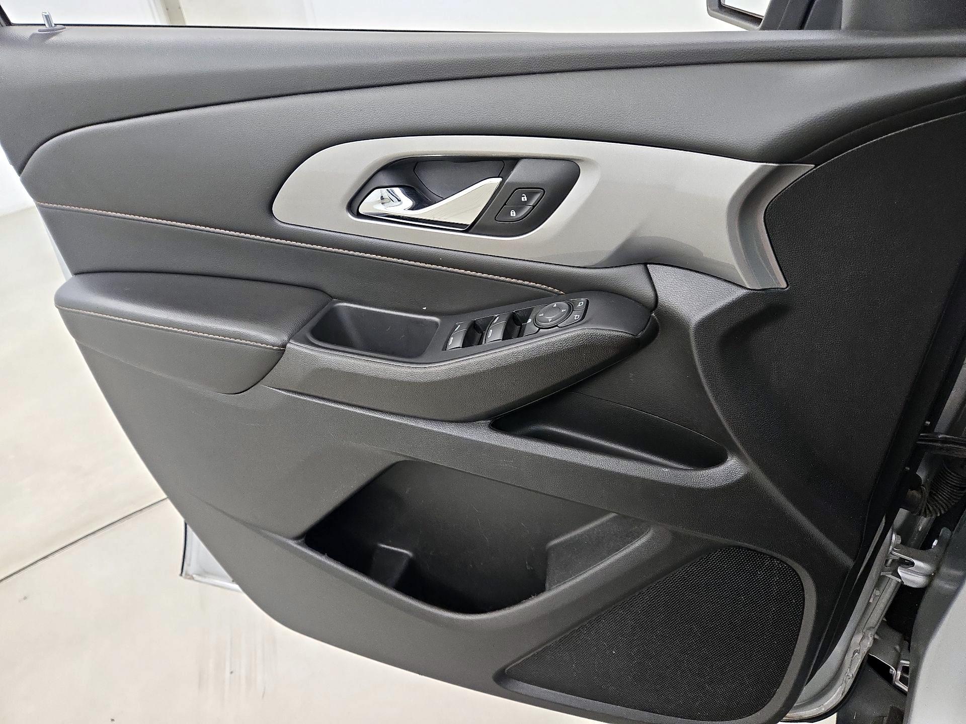 Thumbnail: 2021 Chevrolet Traverse - 12