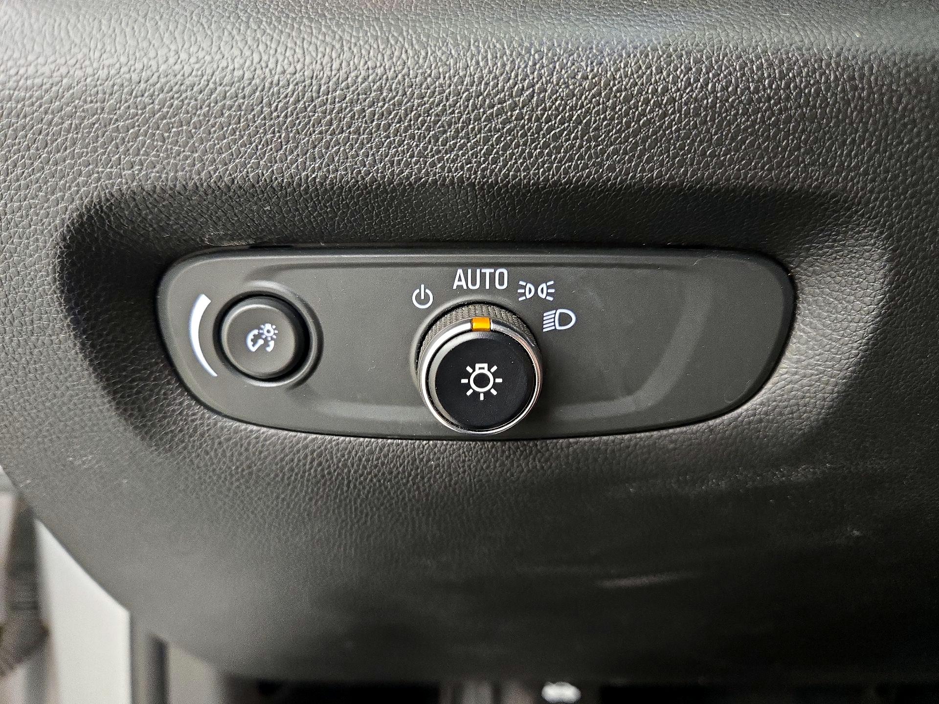 Thumbnail: 2021 Chevrolet Traverse - 13