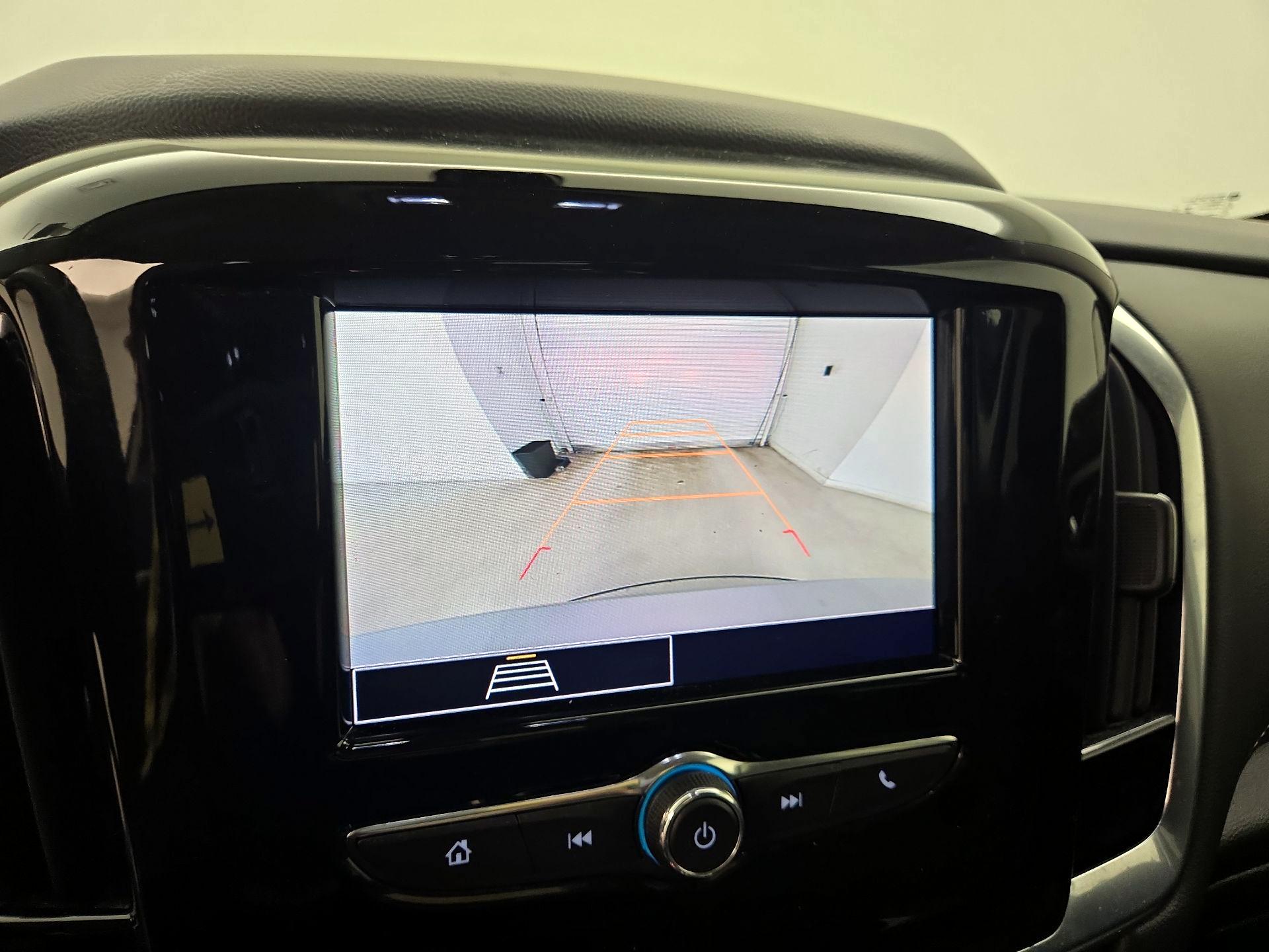 Thumbnail: 2021 Chevrolet Traverse - 14