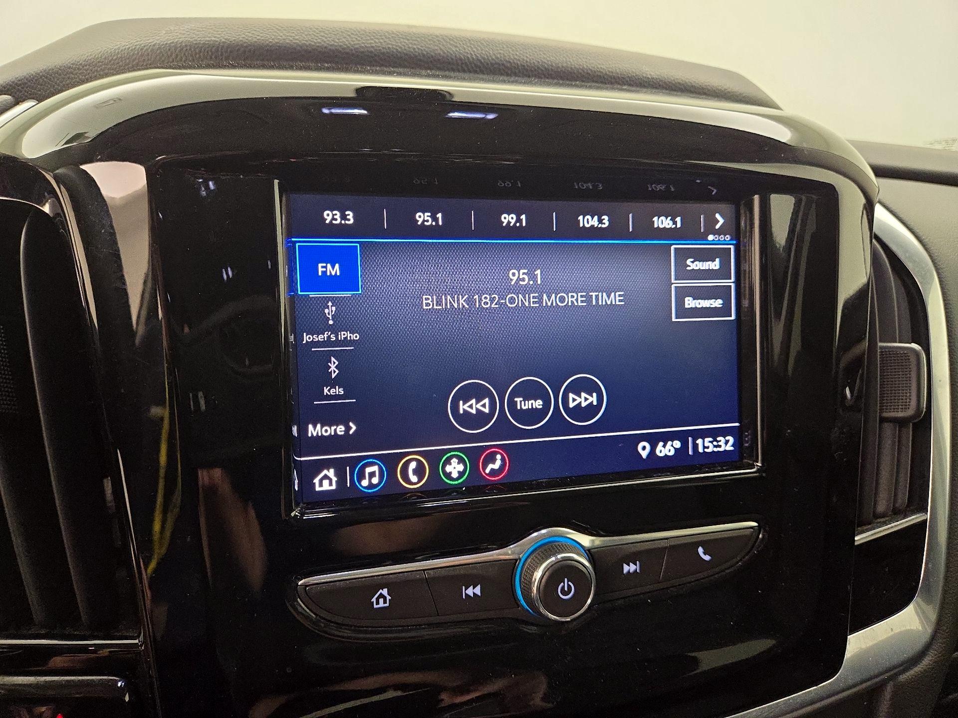 Thumbnail: 2021 Chevrolet Traverse - 15