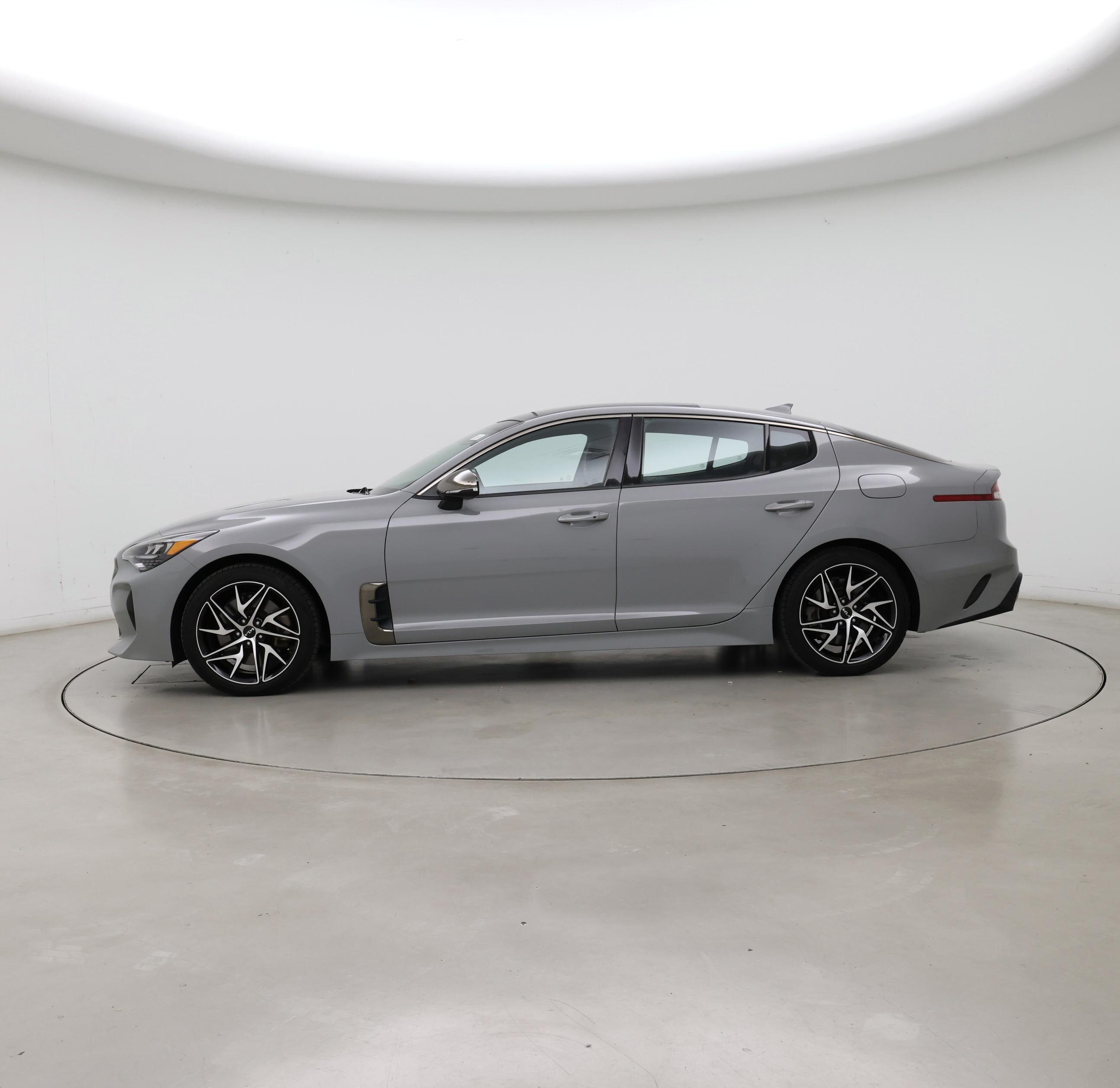 Thumbnail: 2022 Kia Stinger - 3