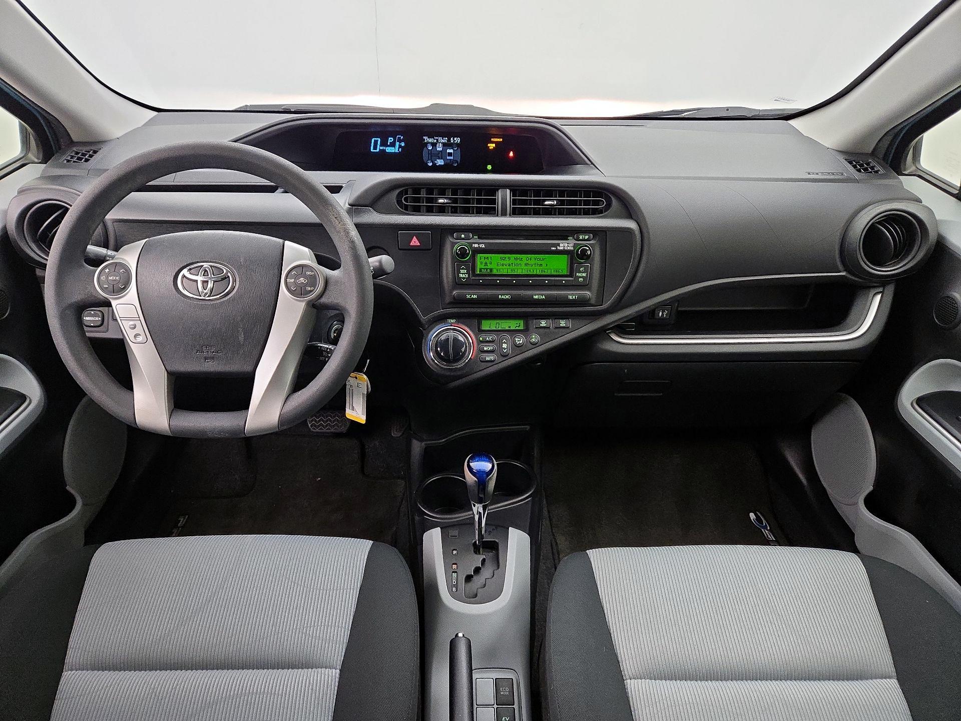 Thumbnail: 2014 Toyota Prius c - 9