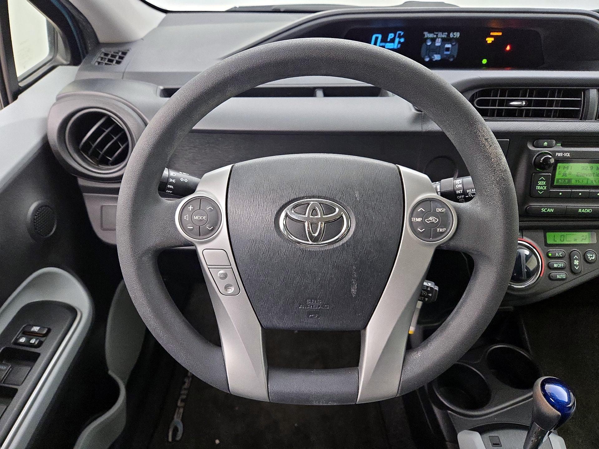 Thumbnail: 2014 Toyota Prius c - 10