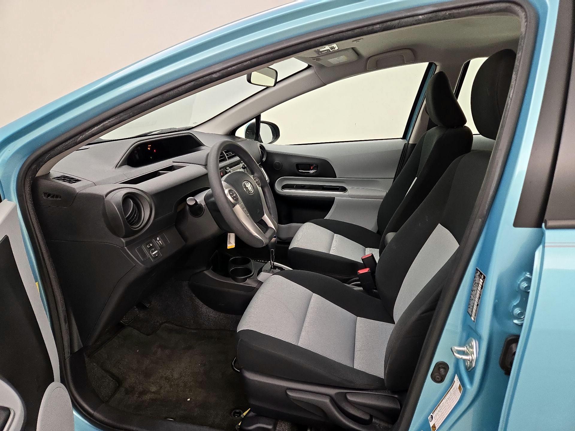 Thumbnail: 2014 Toyota Prius c - 11