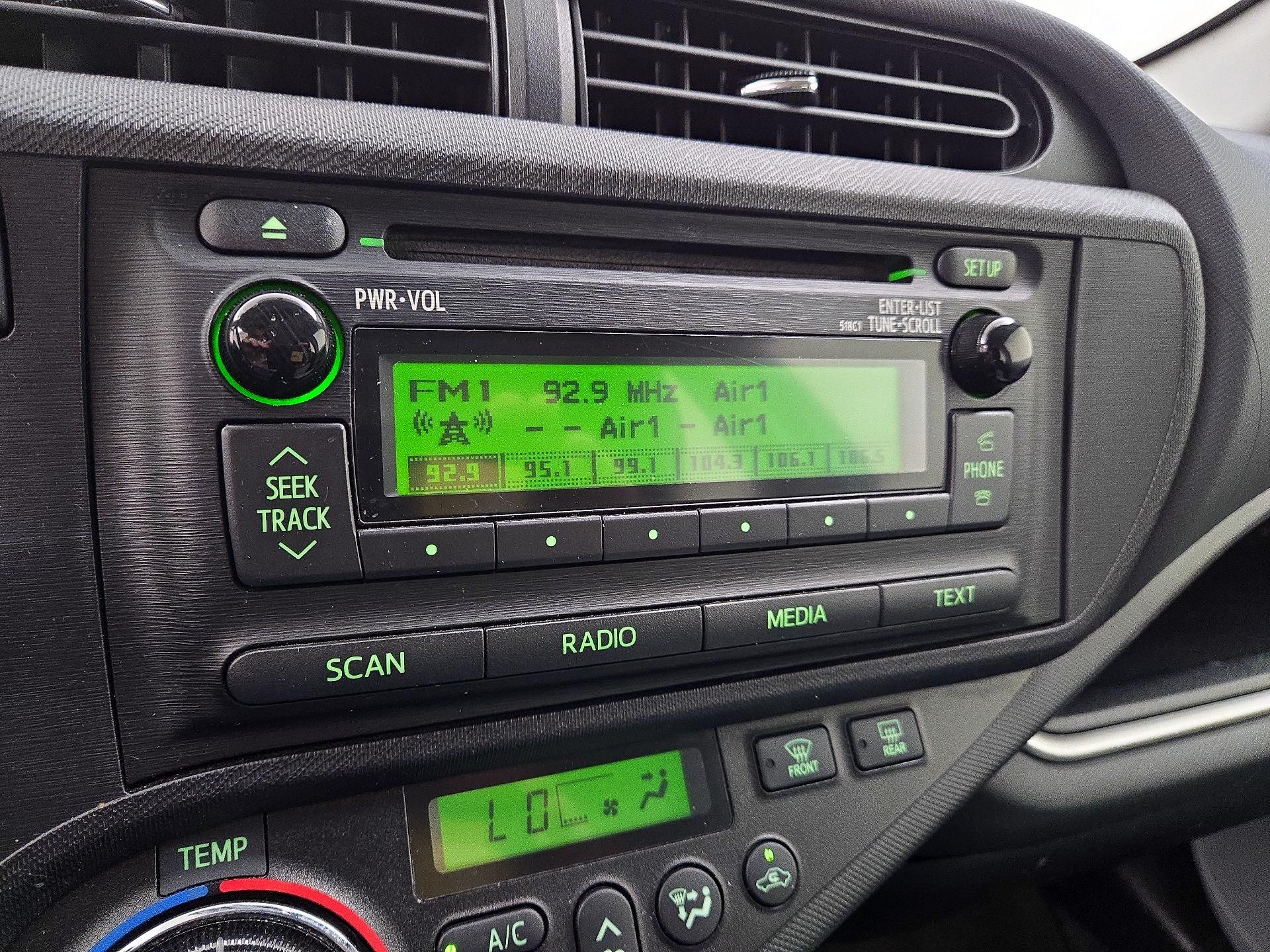 Thumbnail: 2014 Toyota Prius c - 14