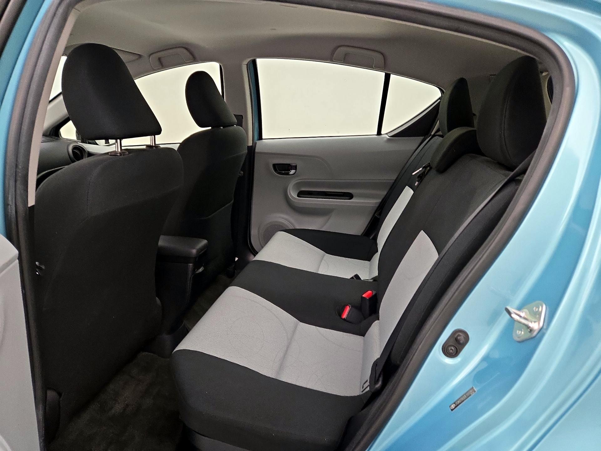 Thumbnail: 2014 Toyota Prius c - 17