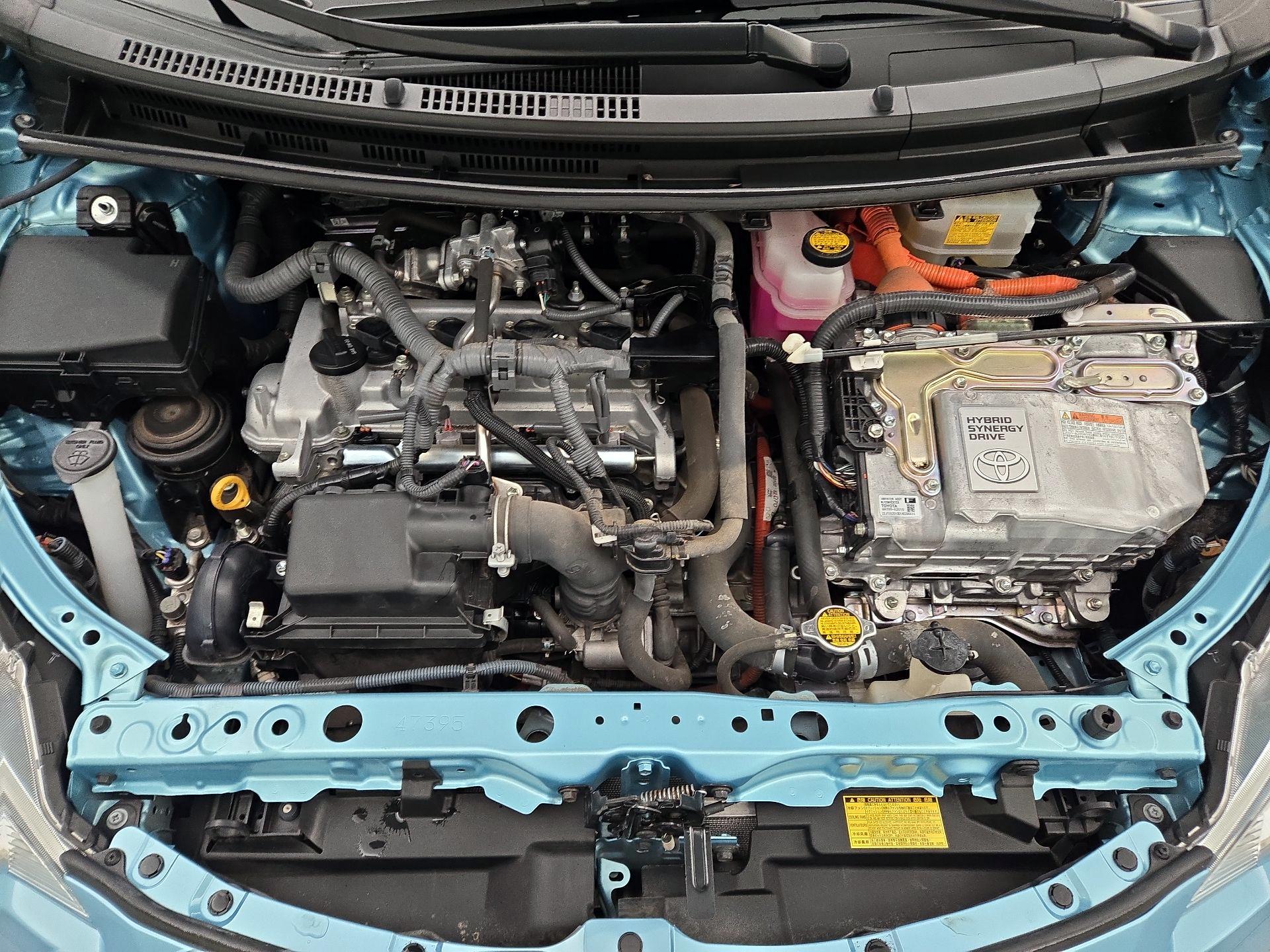 Thumbnail: 2014 Toyota Prius c - 19