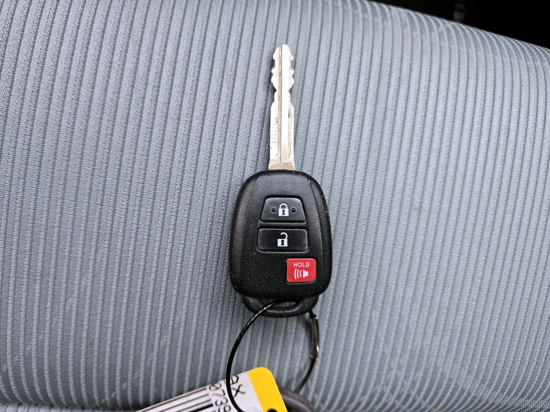 Thumbnail: 2014 Toyota Prius c - 20