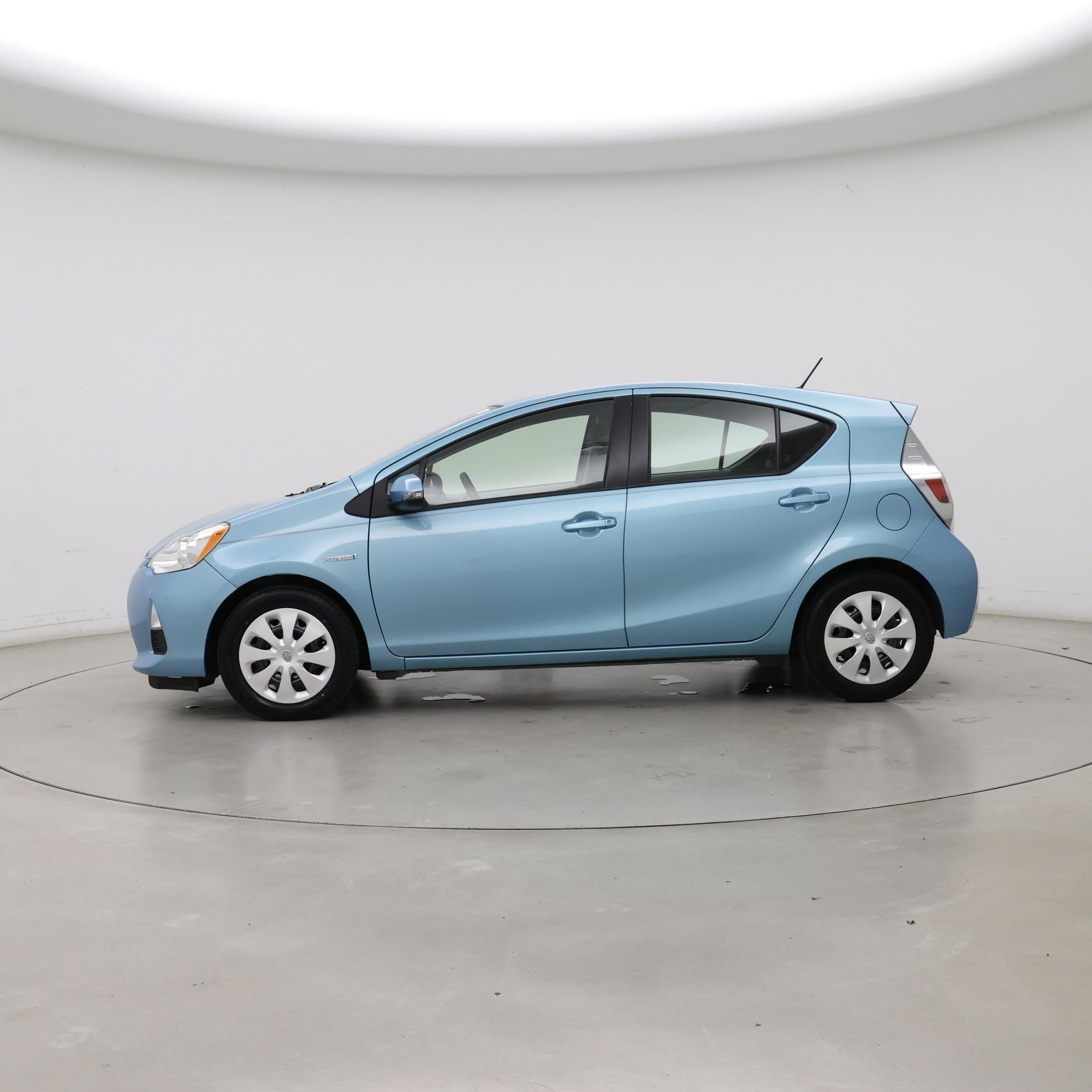 Thumbnail: 2014 Toyota Prius c - 3