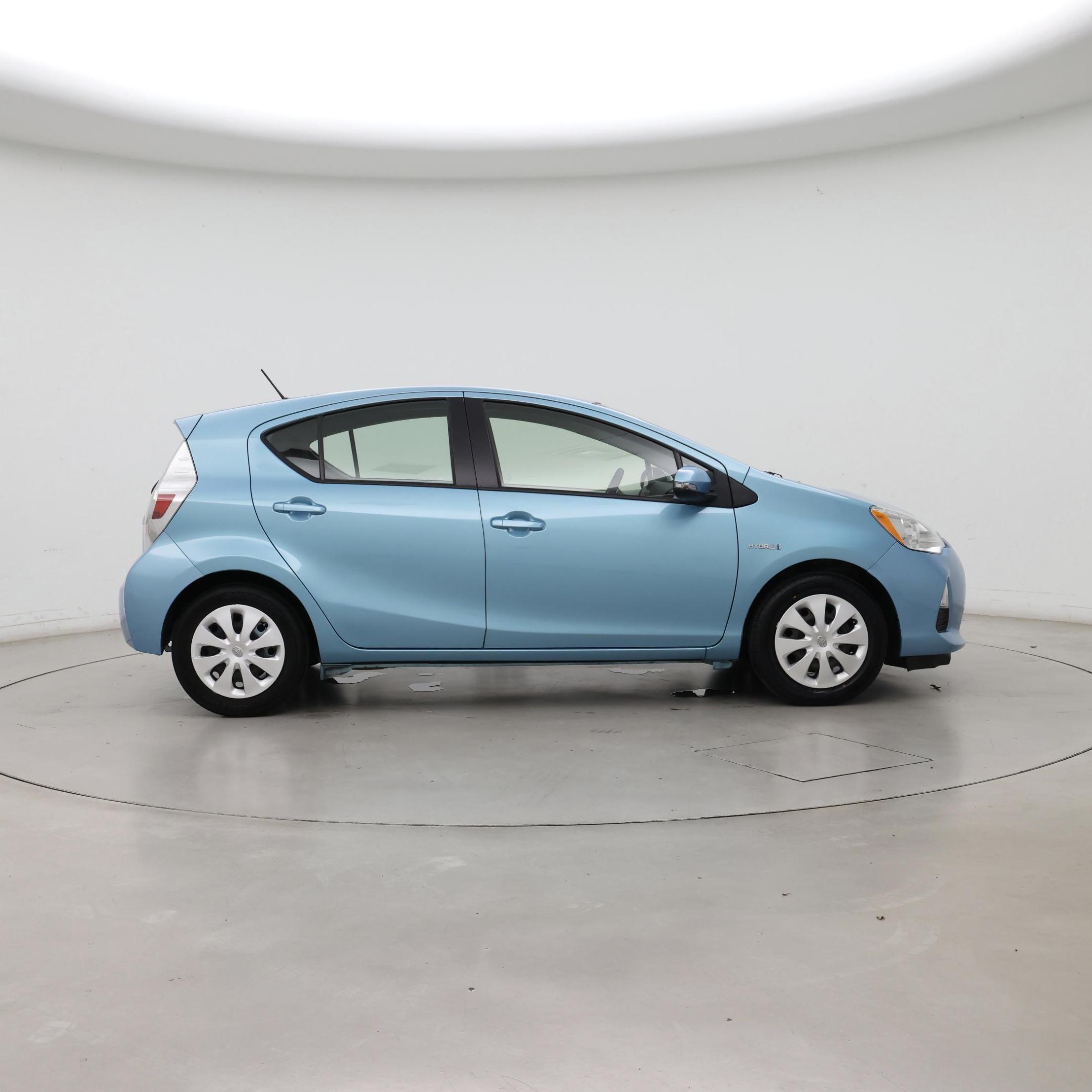 Thumbnail: 2014 Toyota Prius c - 7