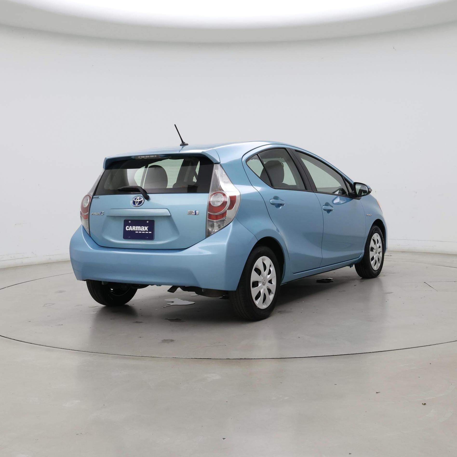 Thumbnail: 2014 Toyota Prius c - 8