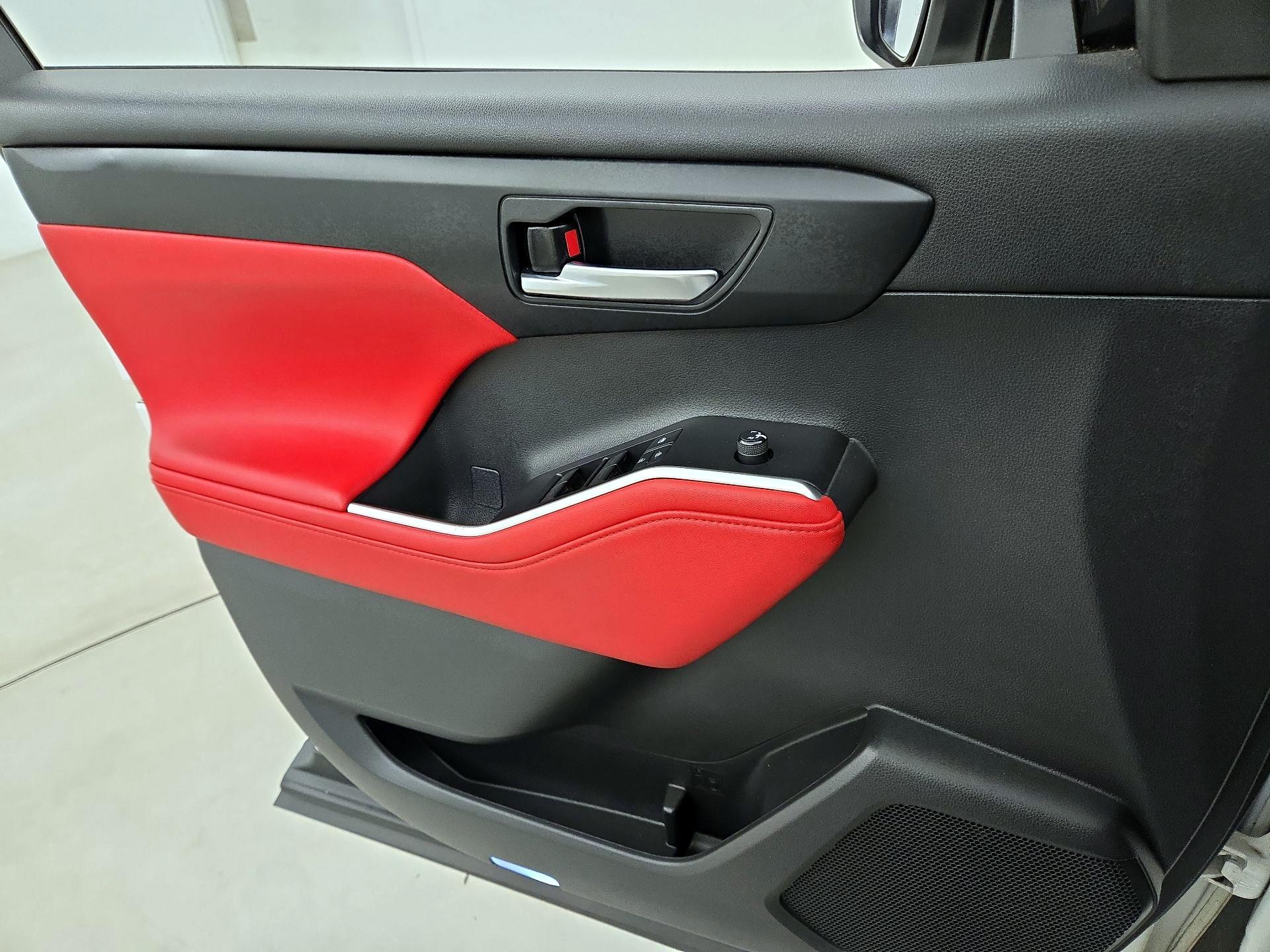 Thumbnail: 2021 Toyota Highlander - 12