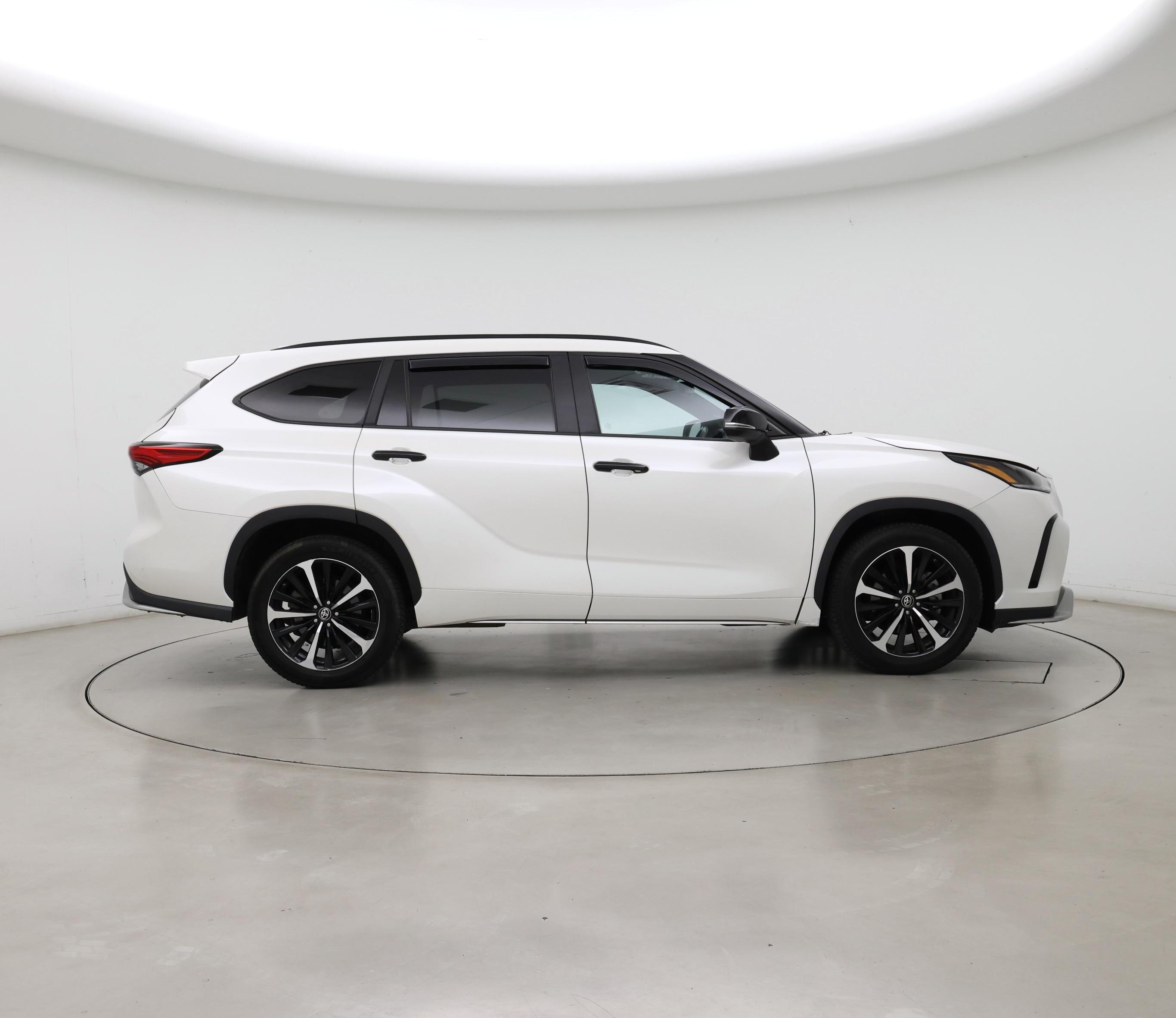 Thumbnail: 2021 Toyota Highlander - 7