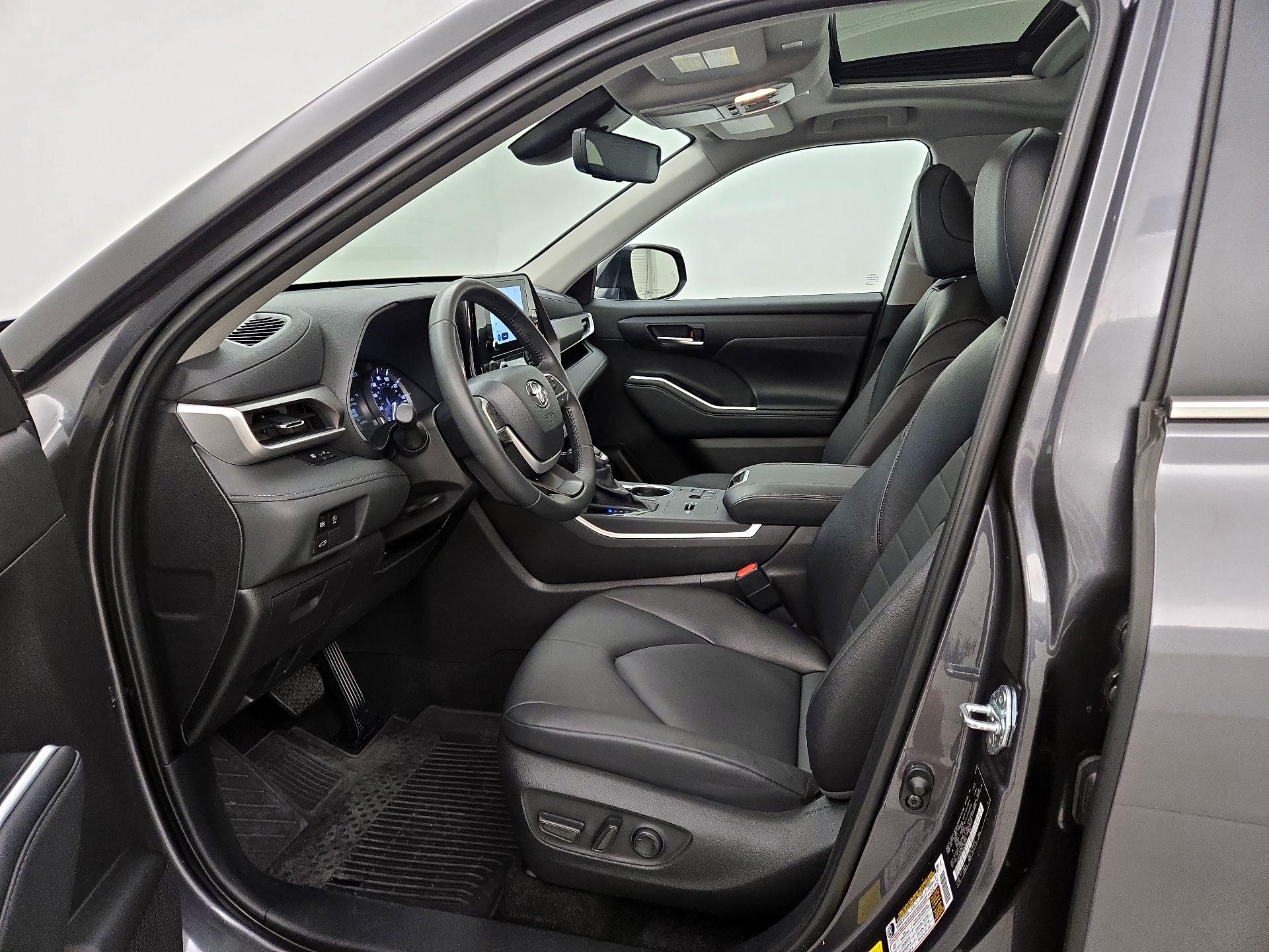 Thumbnail: 2025 Toyota Highlander - 11