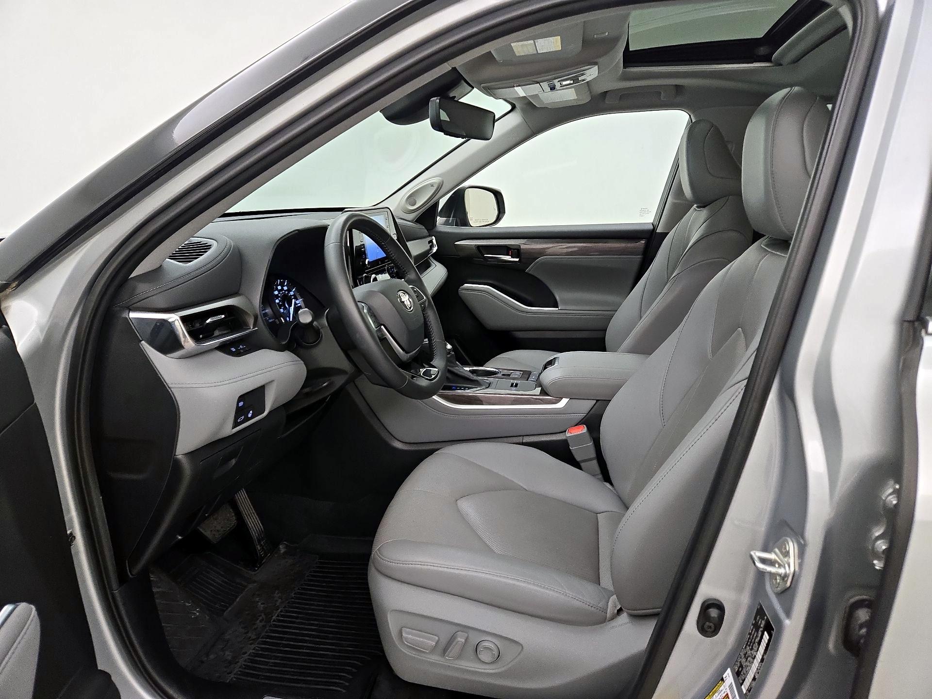 Thumbnail: 2021 Toyota Highlander - 11