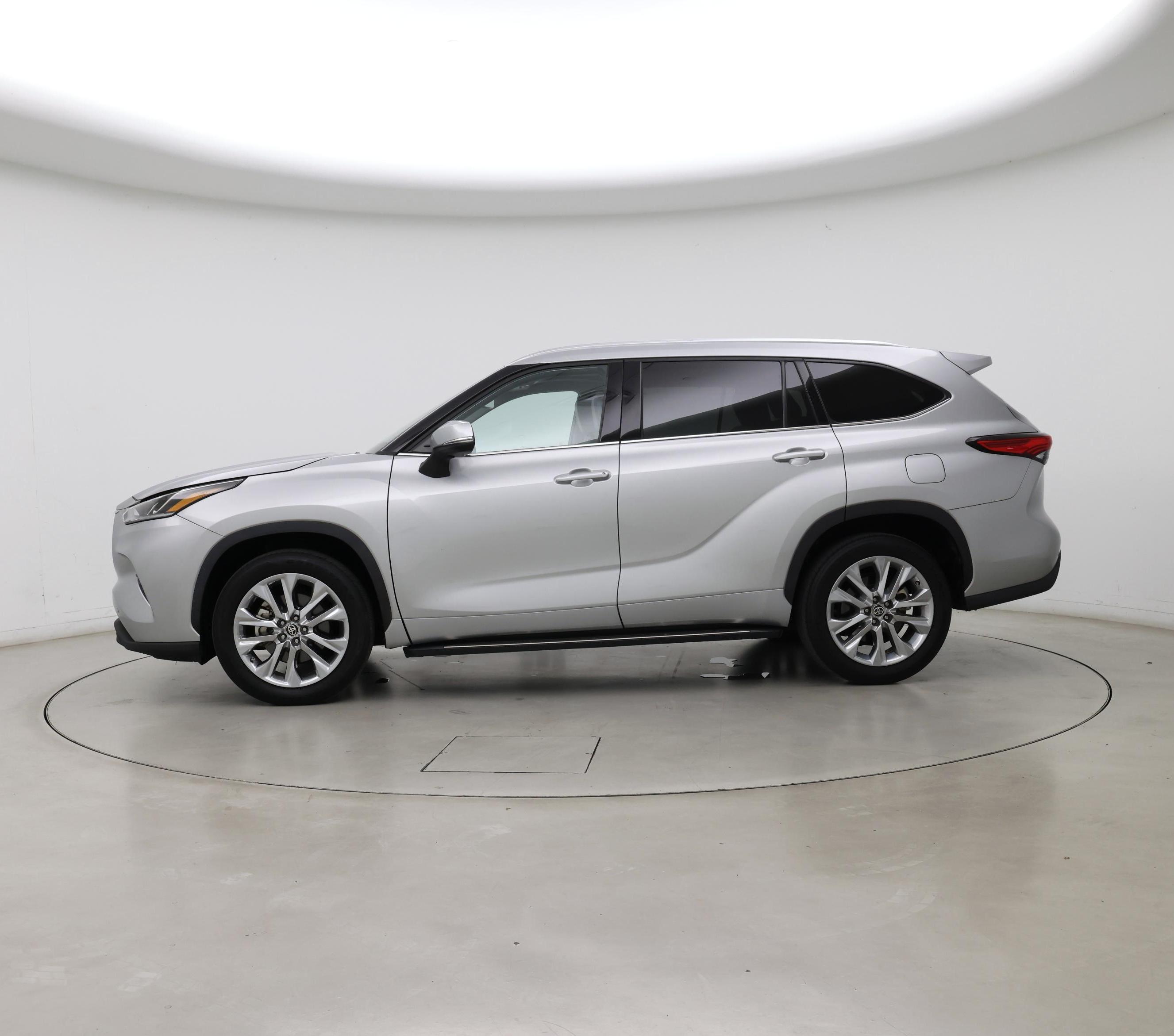 Thumbnail: 2021 Toyota Highlander - 3