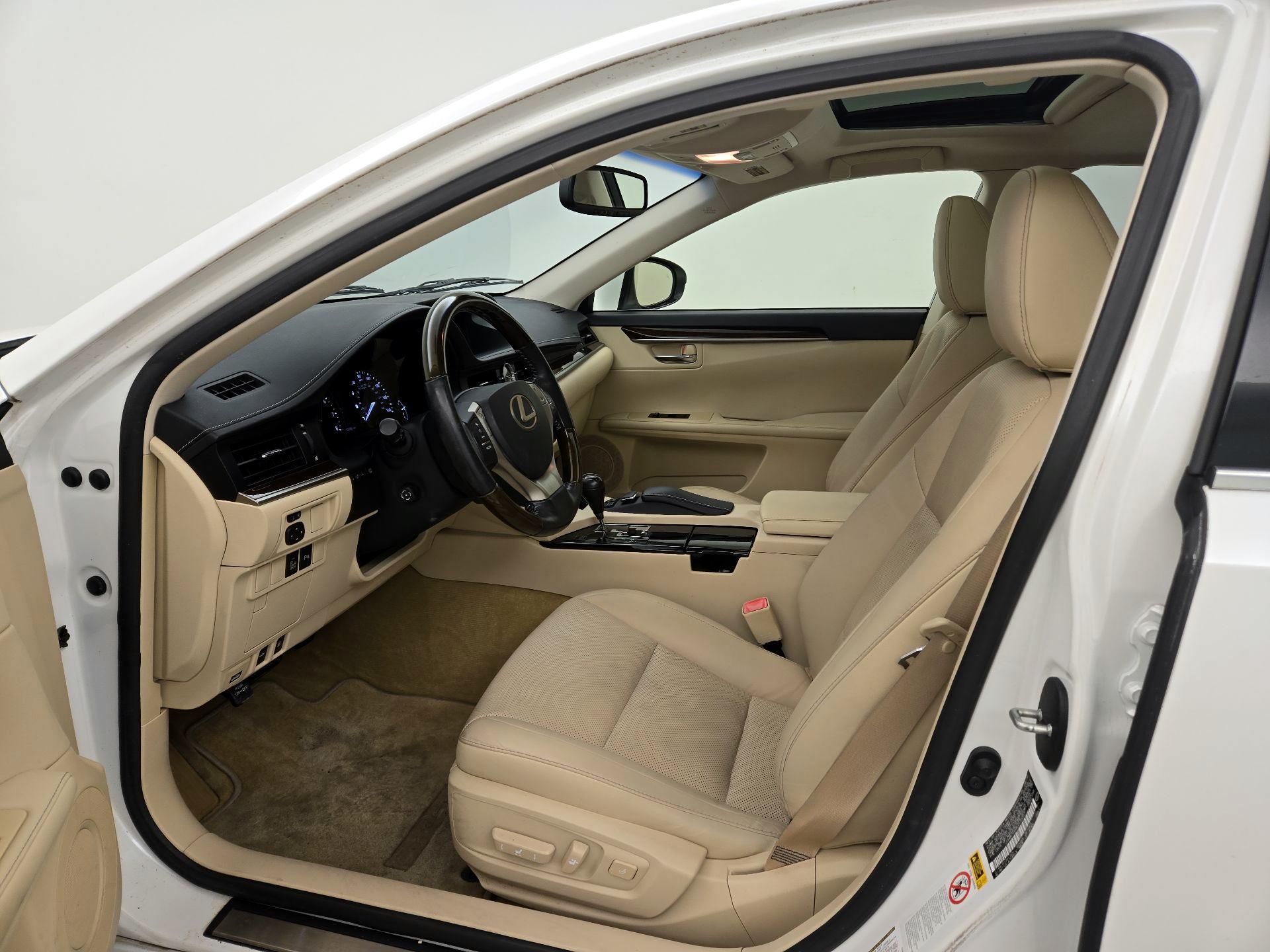 Thumbnail: 2014 Lexus ES - 11