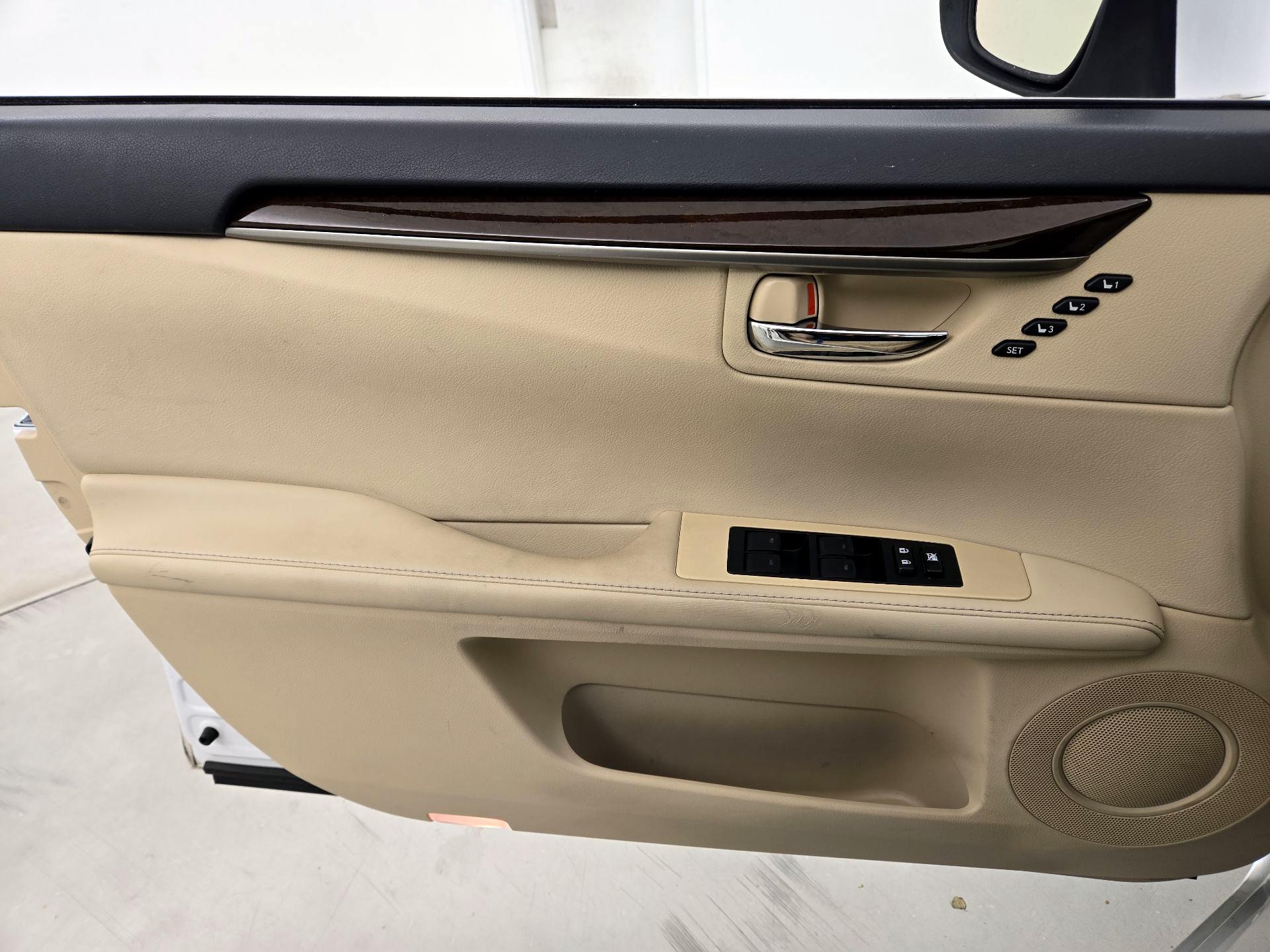 Thumbnail: 2014 Lexus ES - 12