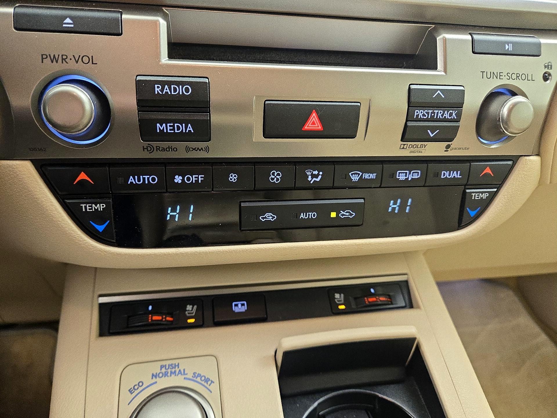 Thumbnail: 2014 Lexus ES - 17