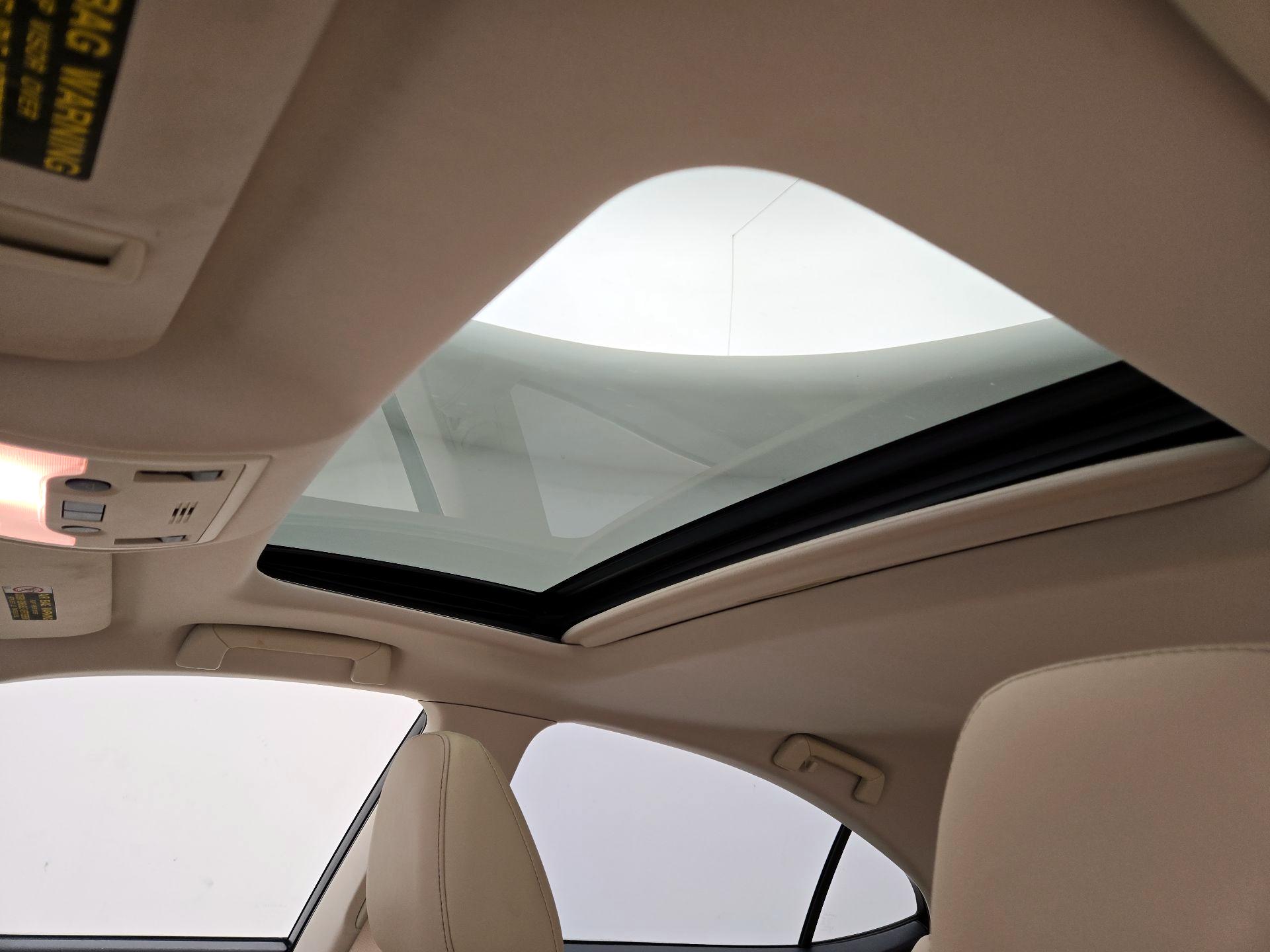 Thumbnail: 2014 Lexus ES - 20