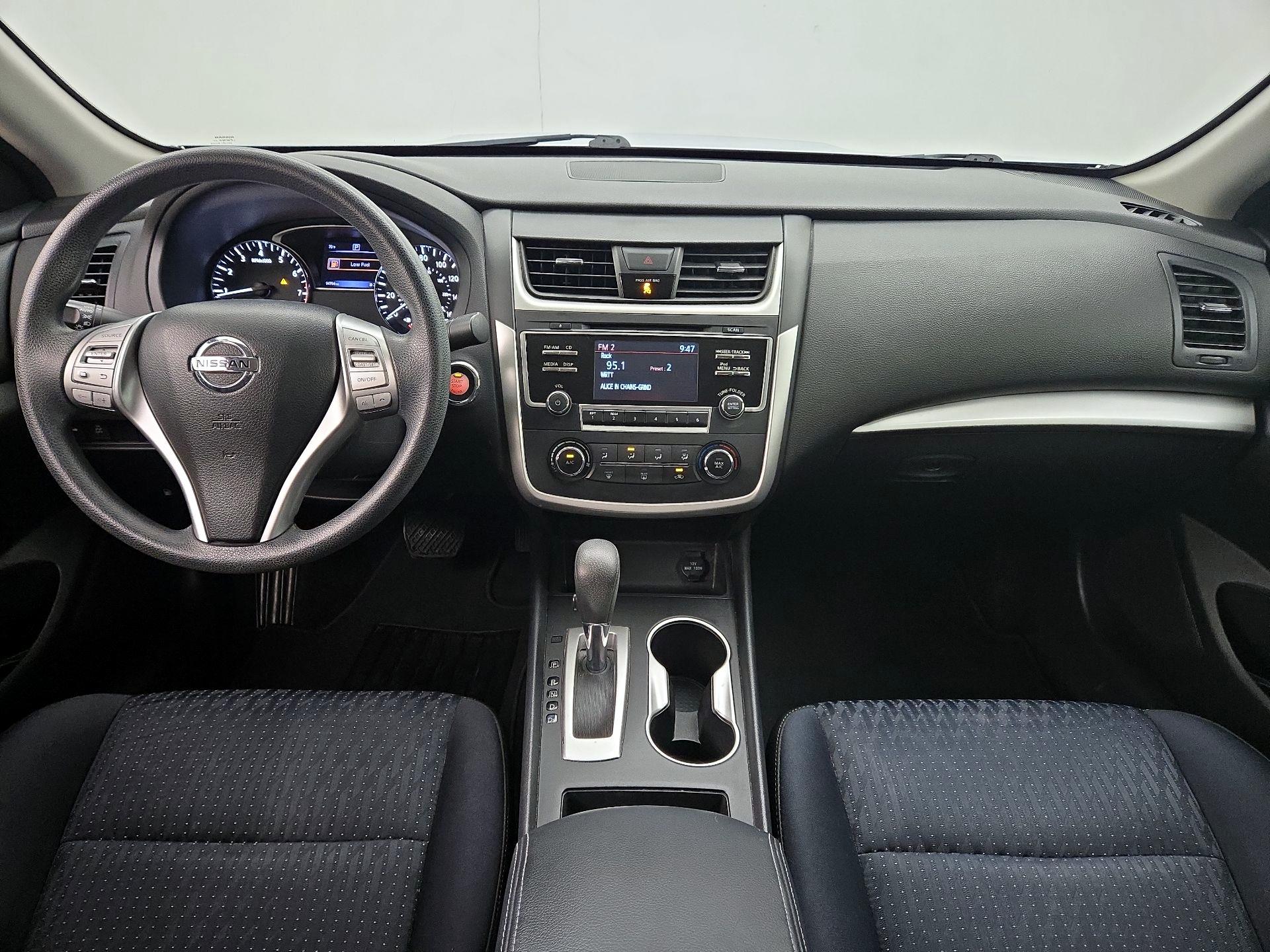 Thumbnail: 2017 Nissan Altima - 9