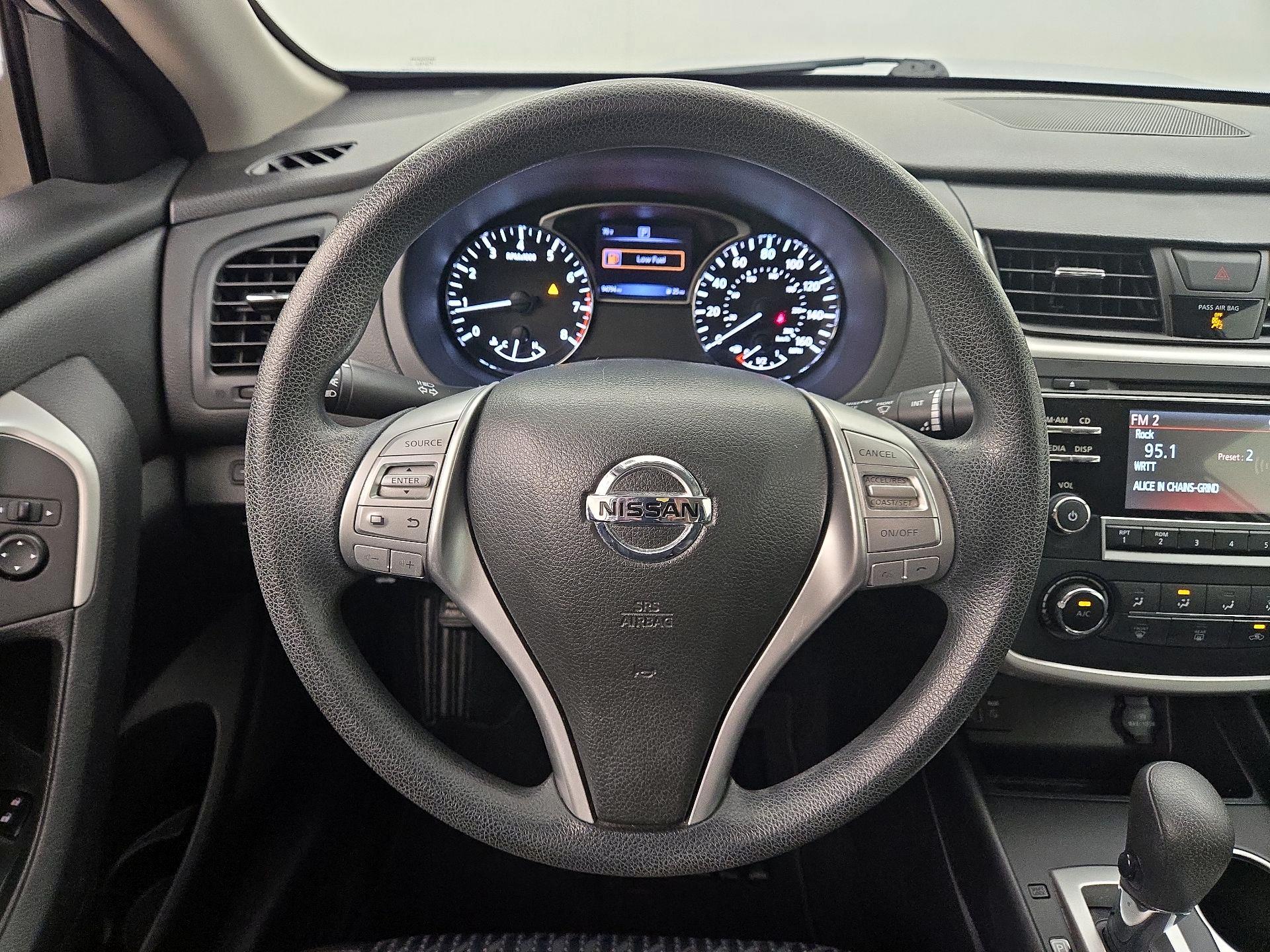 Thumbnail: 2017 Nissan Altima - 10
