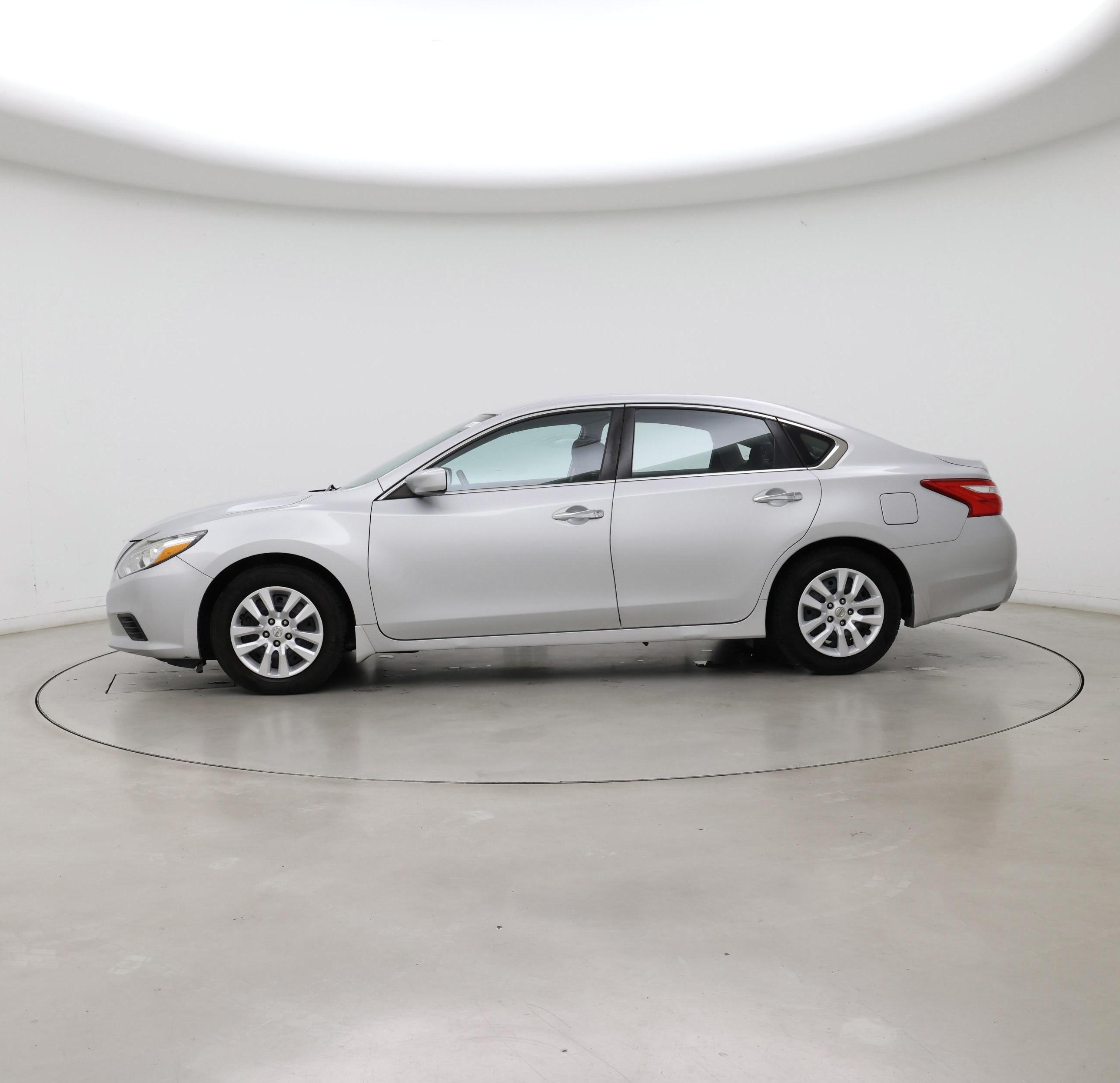 Thumbnail: 2017 Nissan Altima - 3