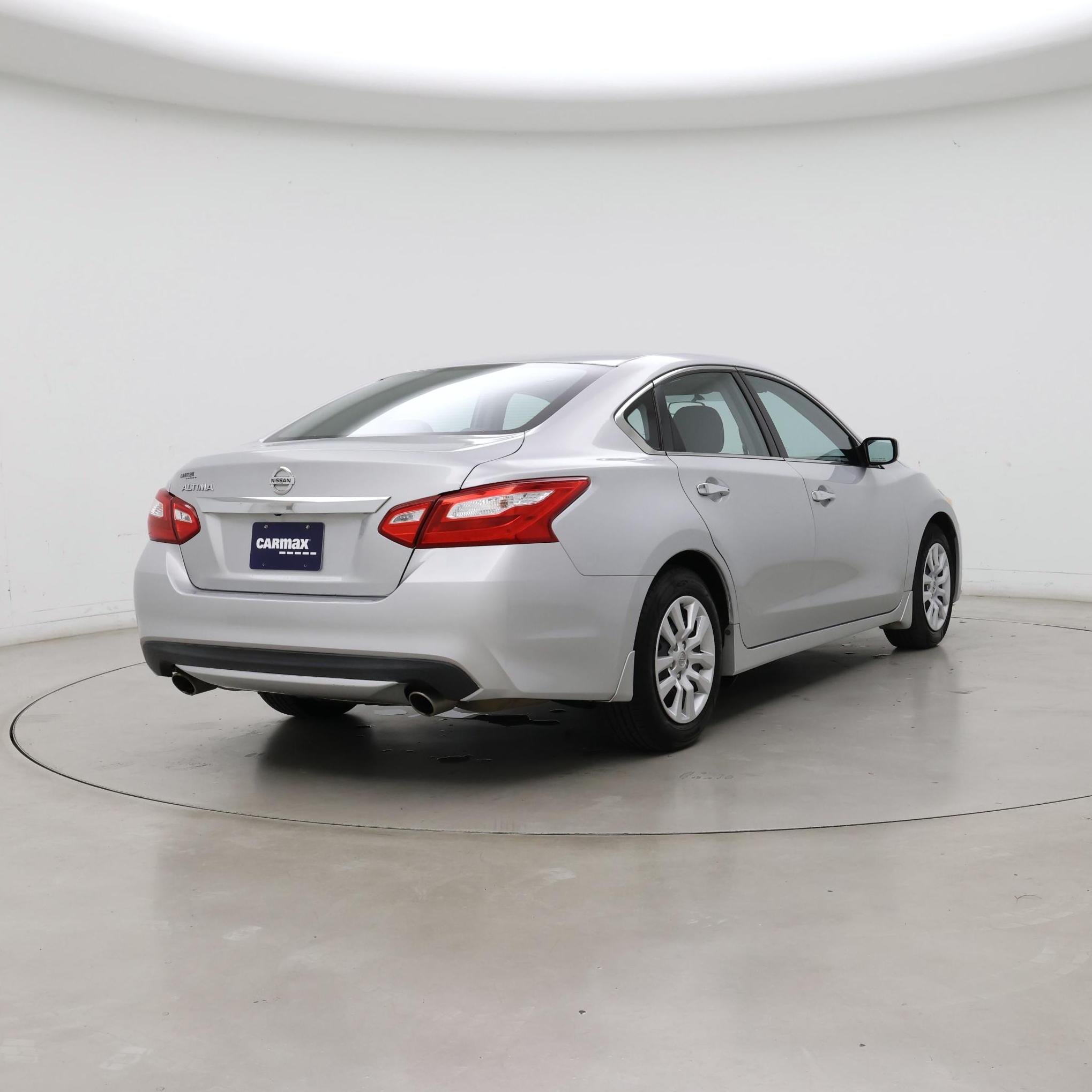 Thumbnail: 2017 Nissan Altima - 8