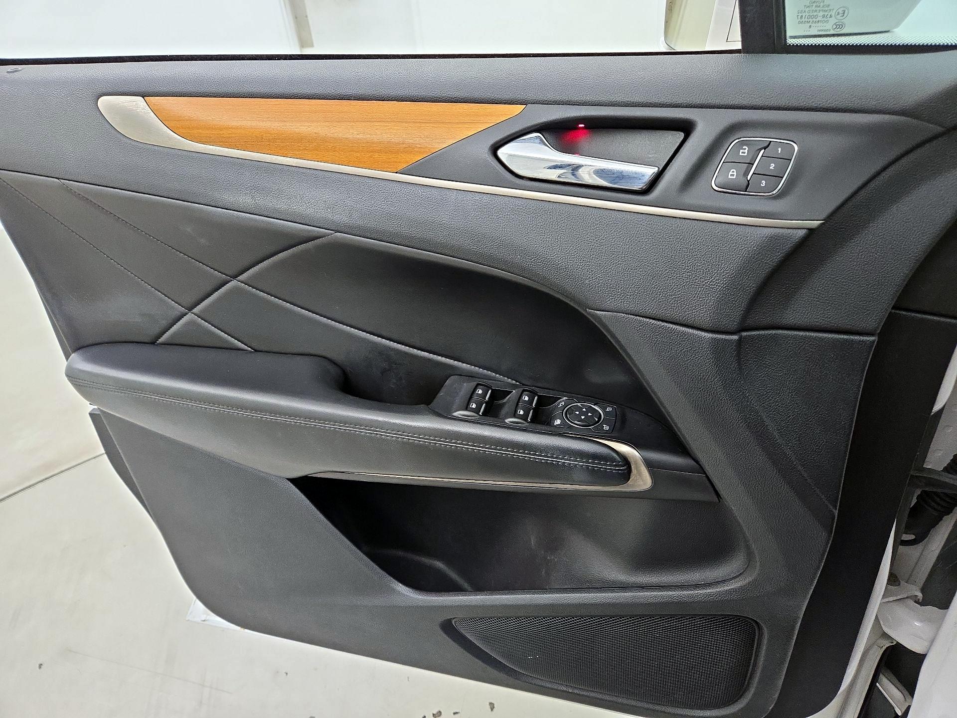 Thumbnail: 2019 Lincoln MKC - 12