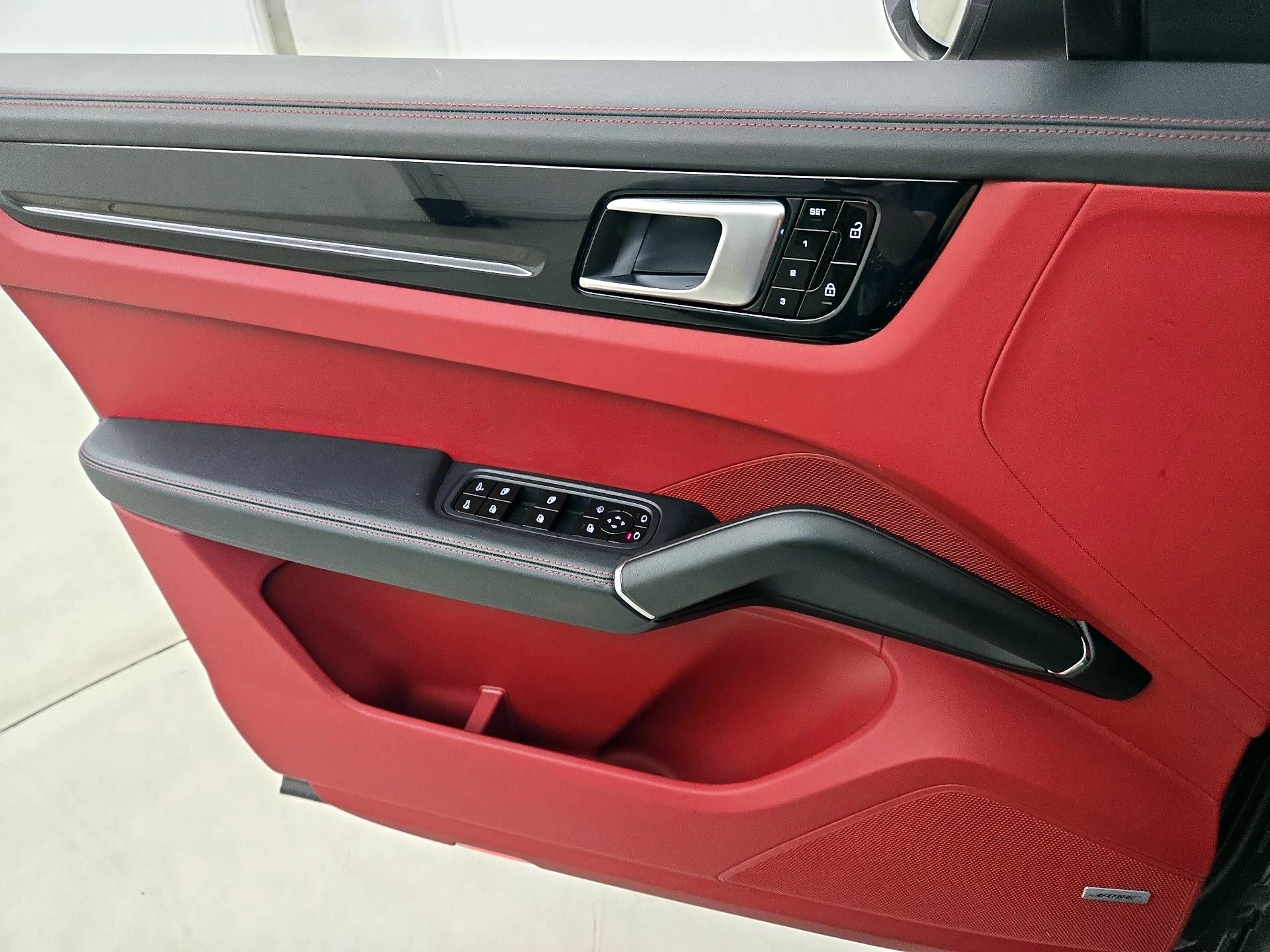 Thumbnail: 2020 Porsche Cayenne - 12