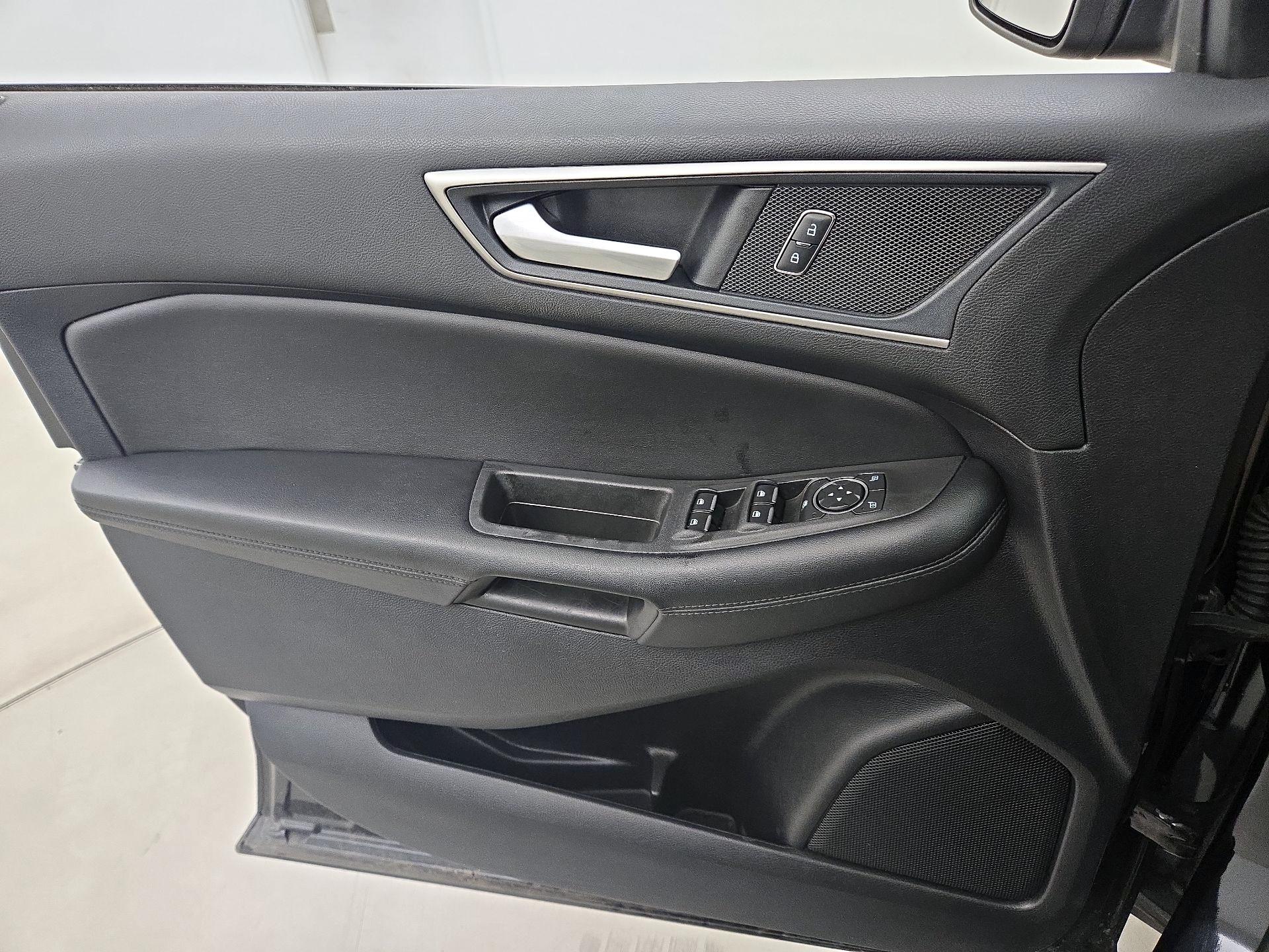 Thumbnail: 2021 Ford Edge - 12