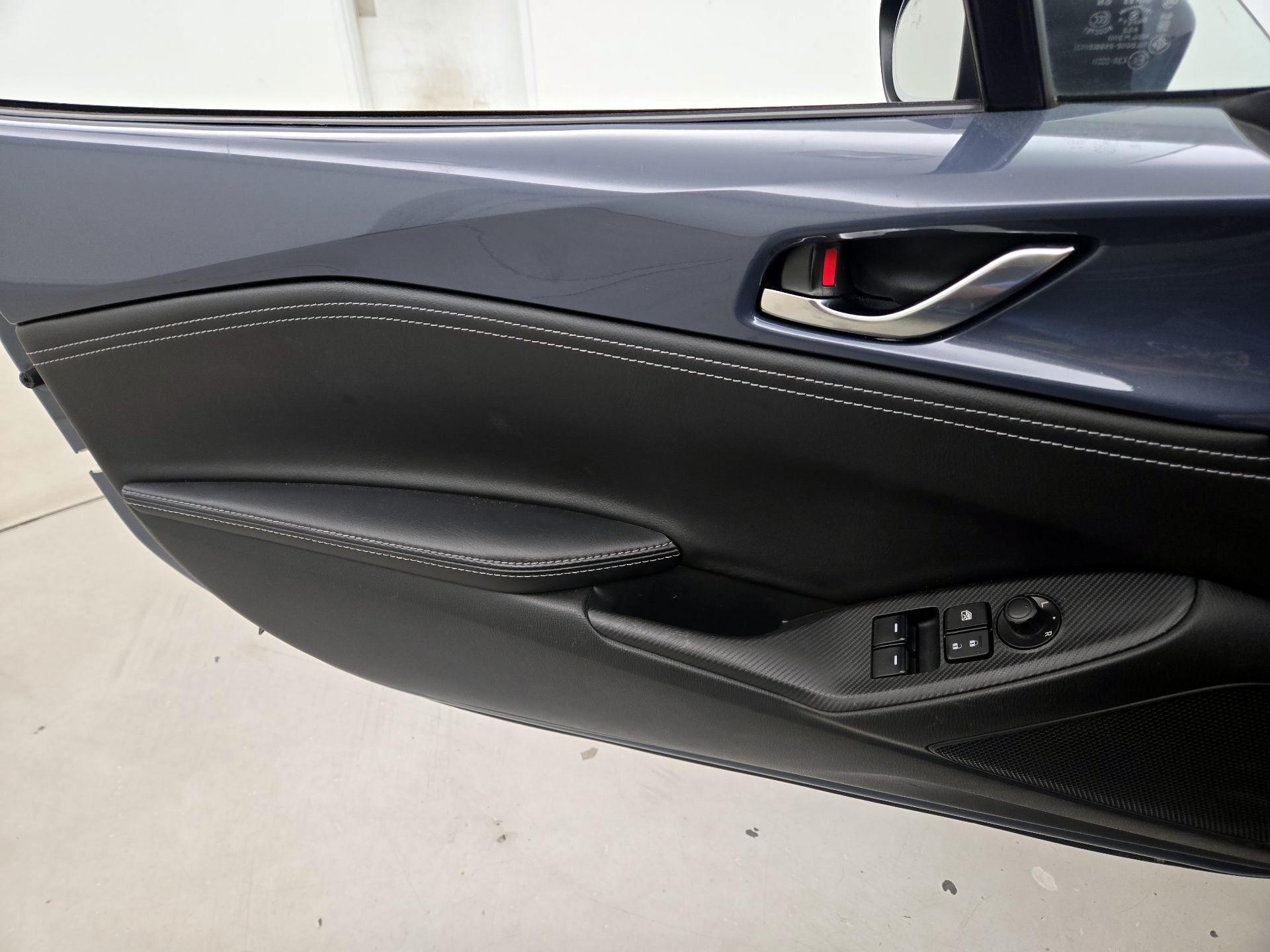 Thumbnail: 2021 Mazda MX-5 Miata - 12