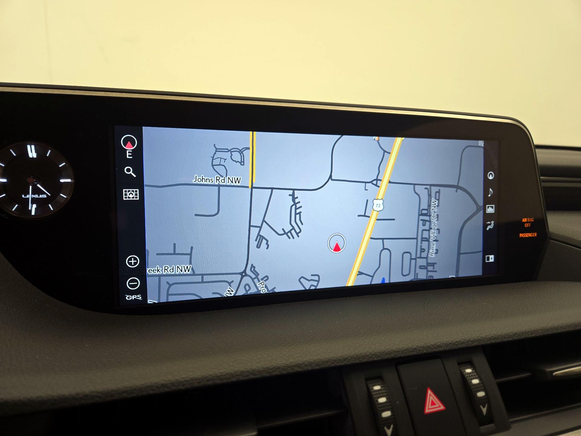 Thumbnail: 2021 Lexus ES - 14