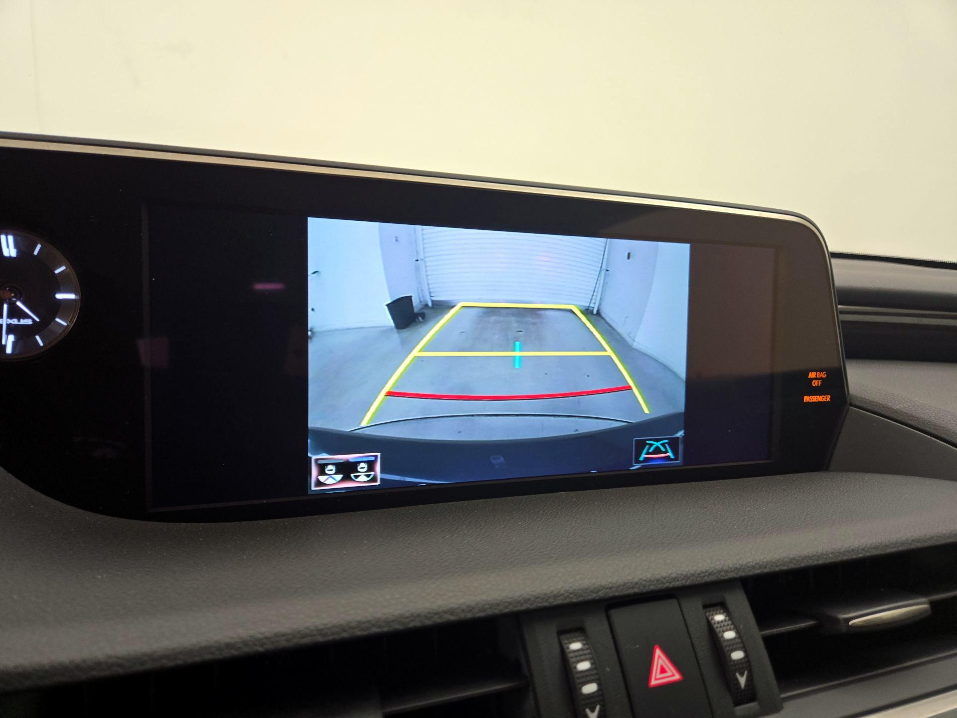 Thumbnail: 2021 Lexus ES - 15