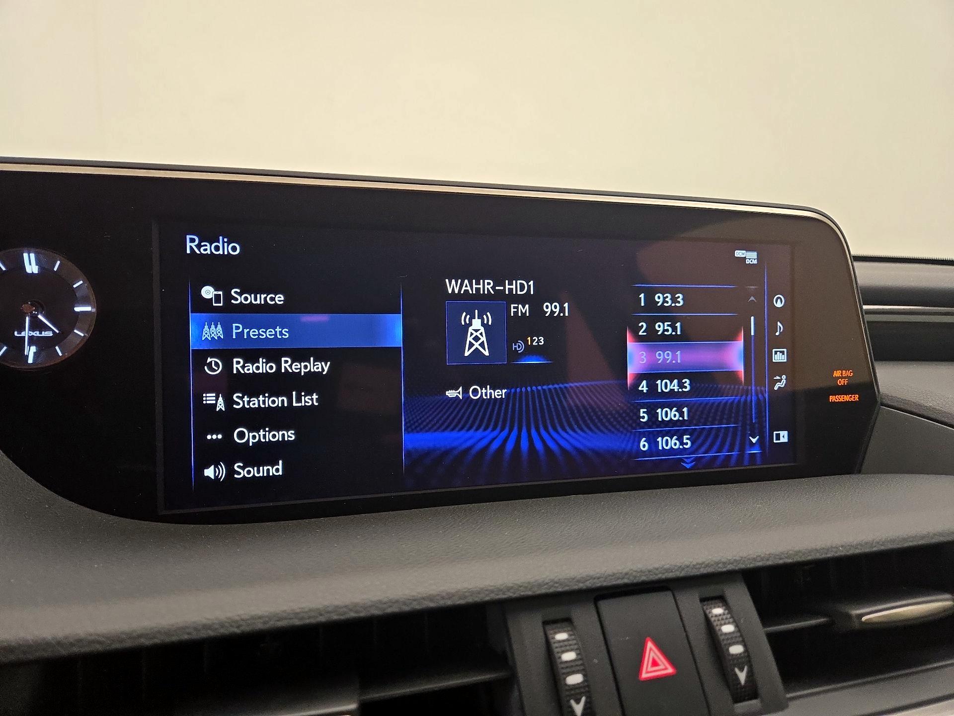 Thumbnail: 2021 Lexus ES - 16