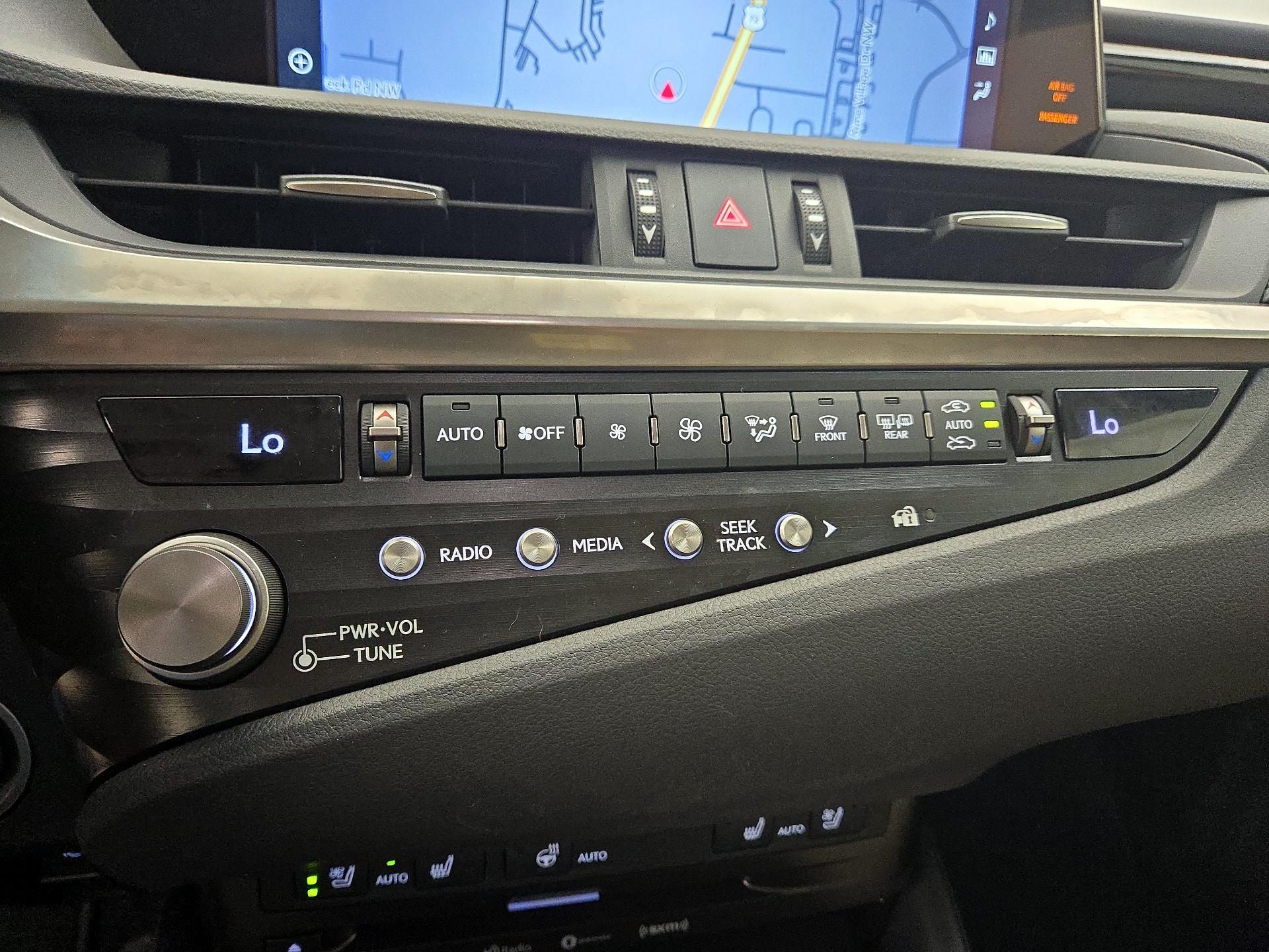 Thumbnail: 2021 Lexus ES - 17