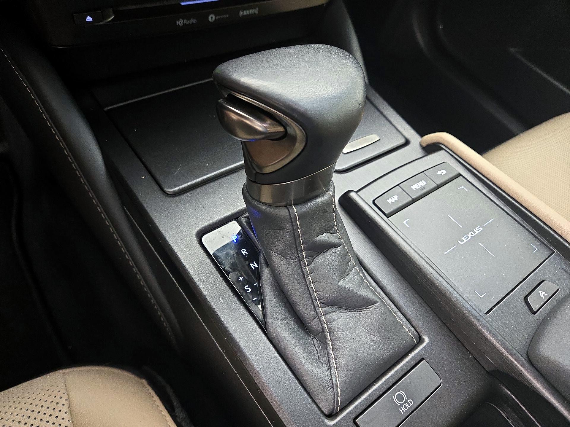 Thumbnail: 2021 Lexus ES - 18