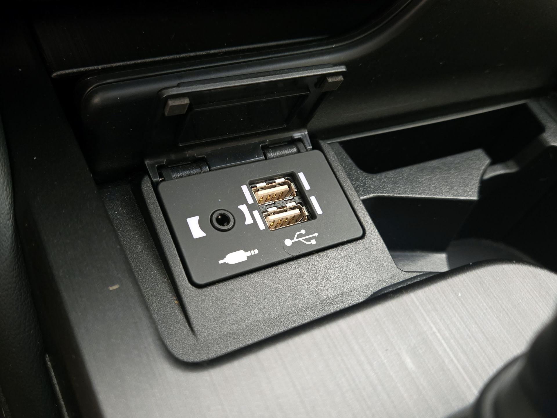 Thumbnail: 2021 Lexus ES - 19