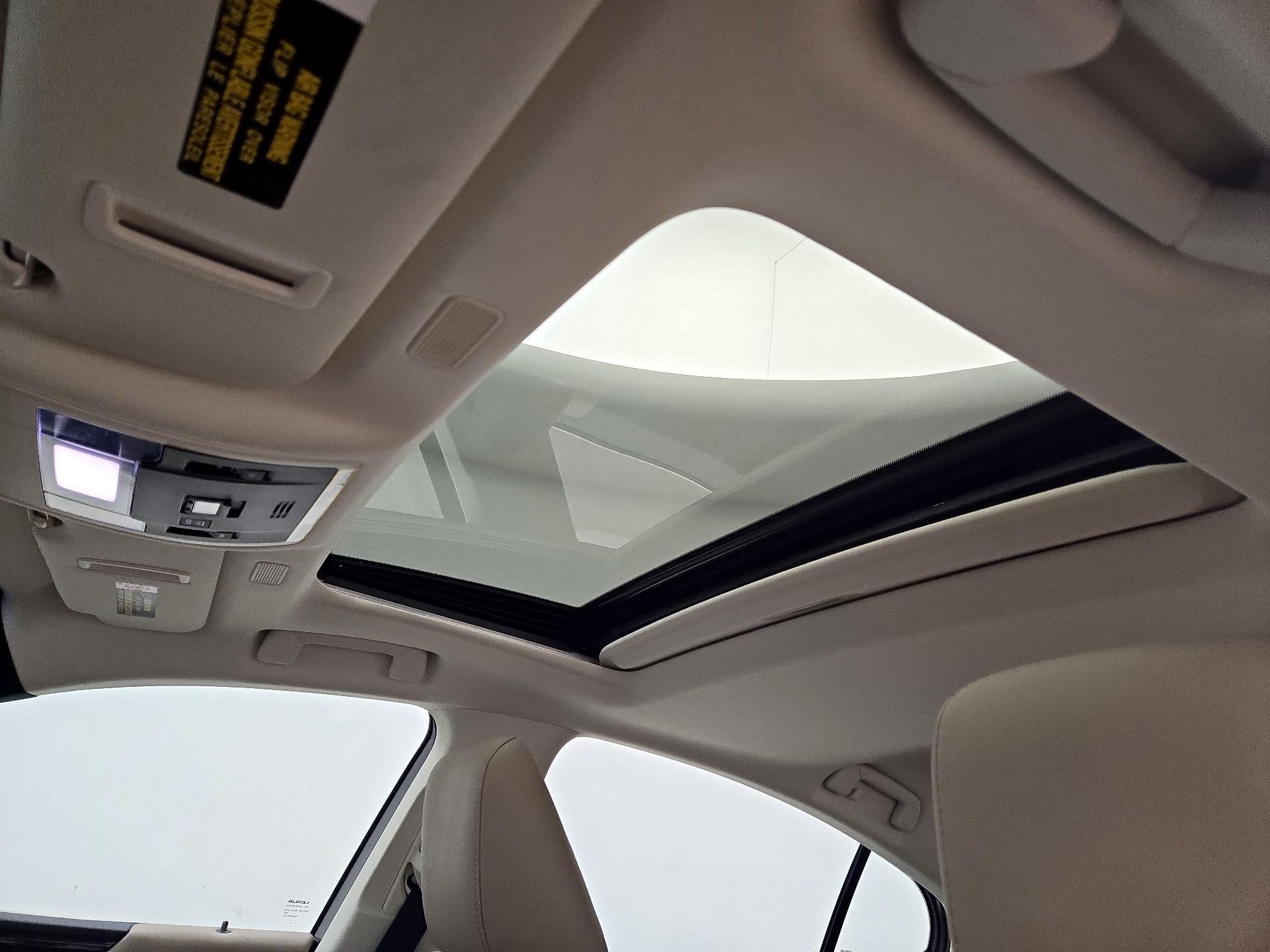 Thumbnail: 2021 Lexus ES - 20