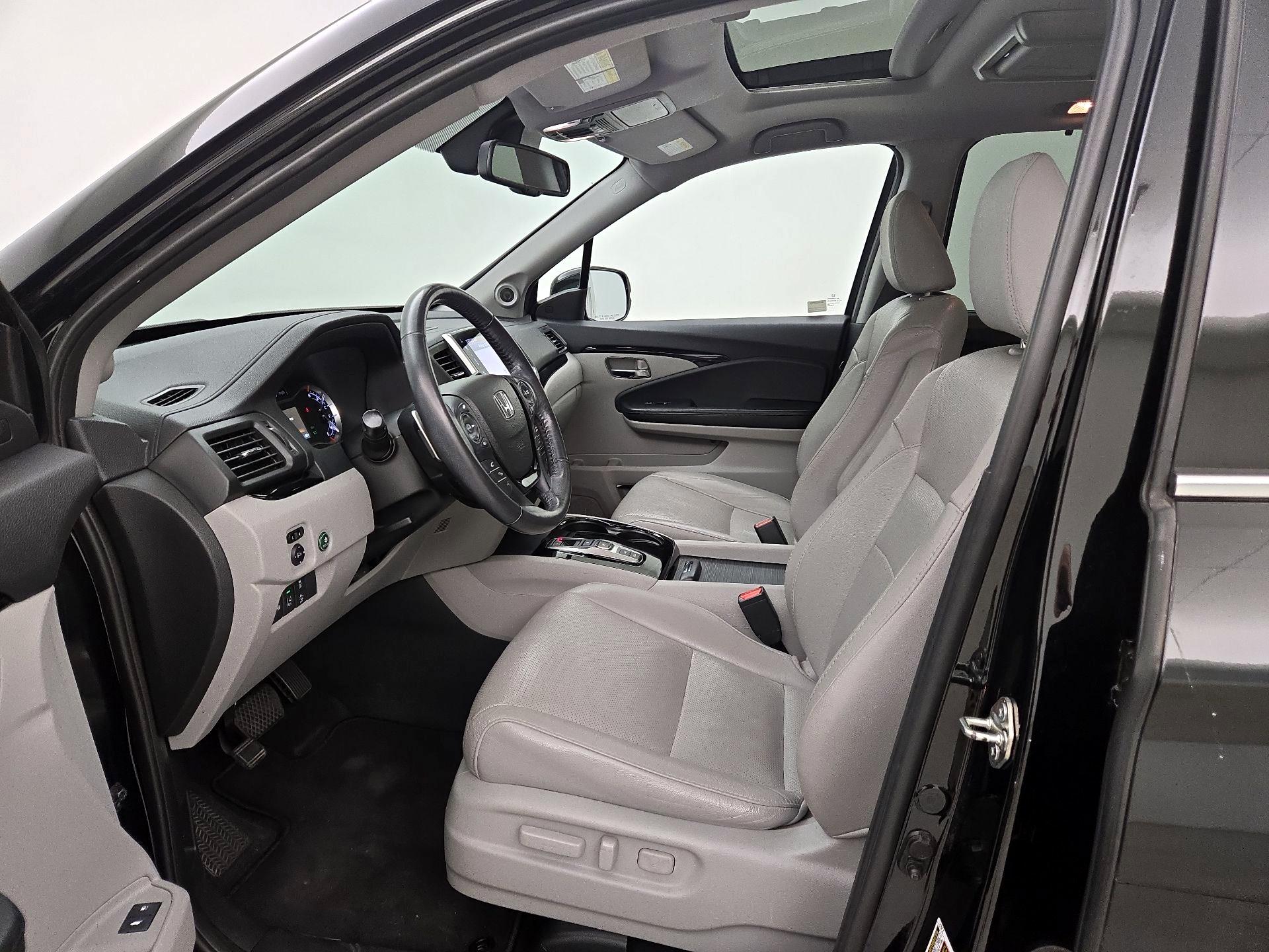 Thumbnail: 2017 Honda Pilot - 11