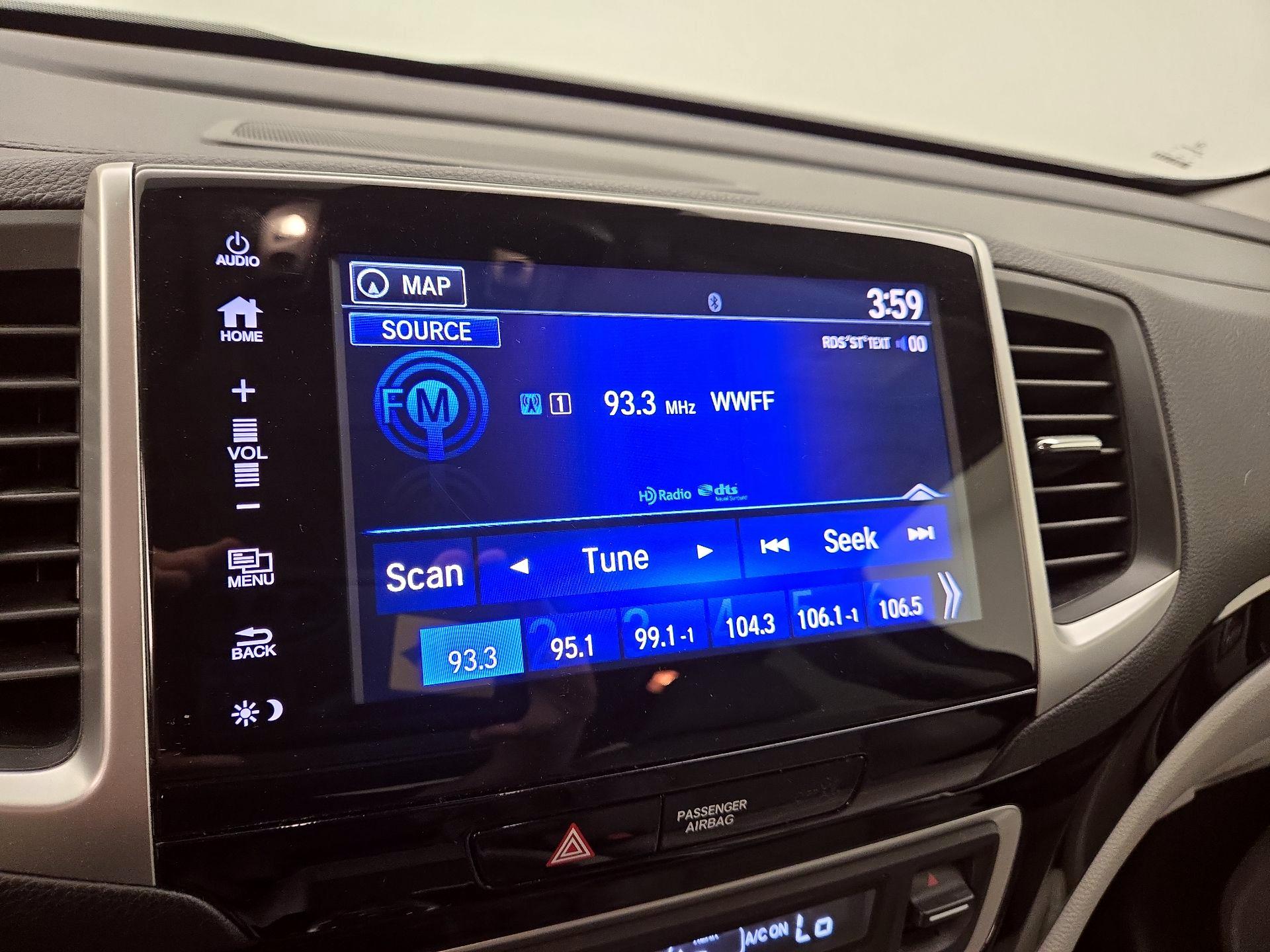 Thumbnail: 2017 Honda Pilot - 16