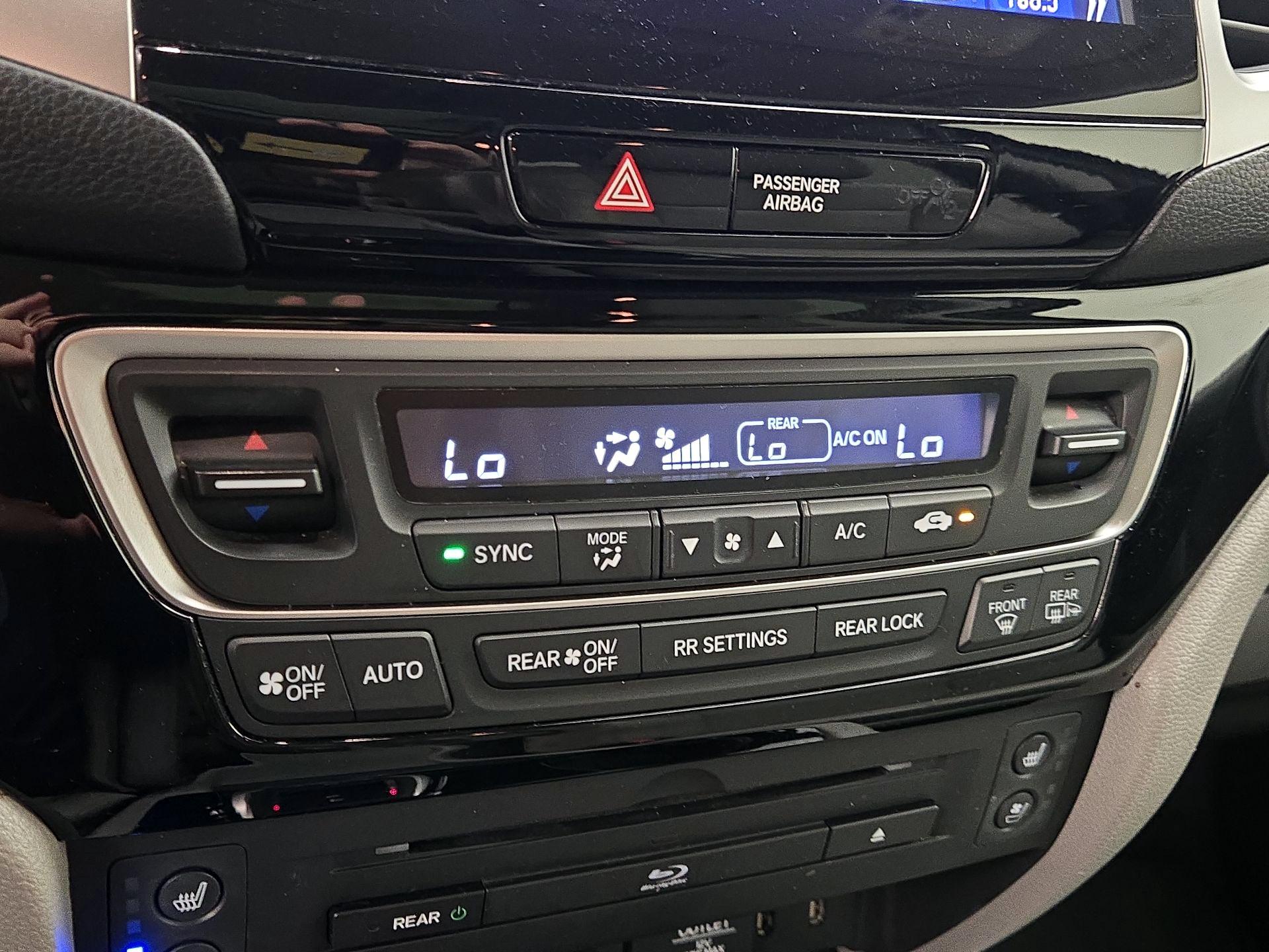 Thumbnail: 2017 Honda Pilot - 17