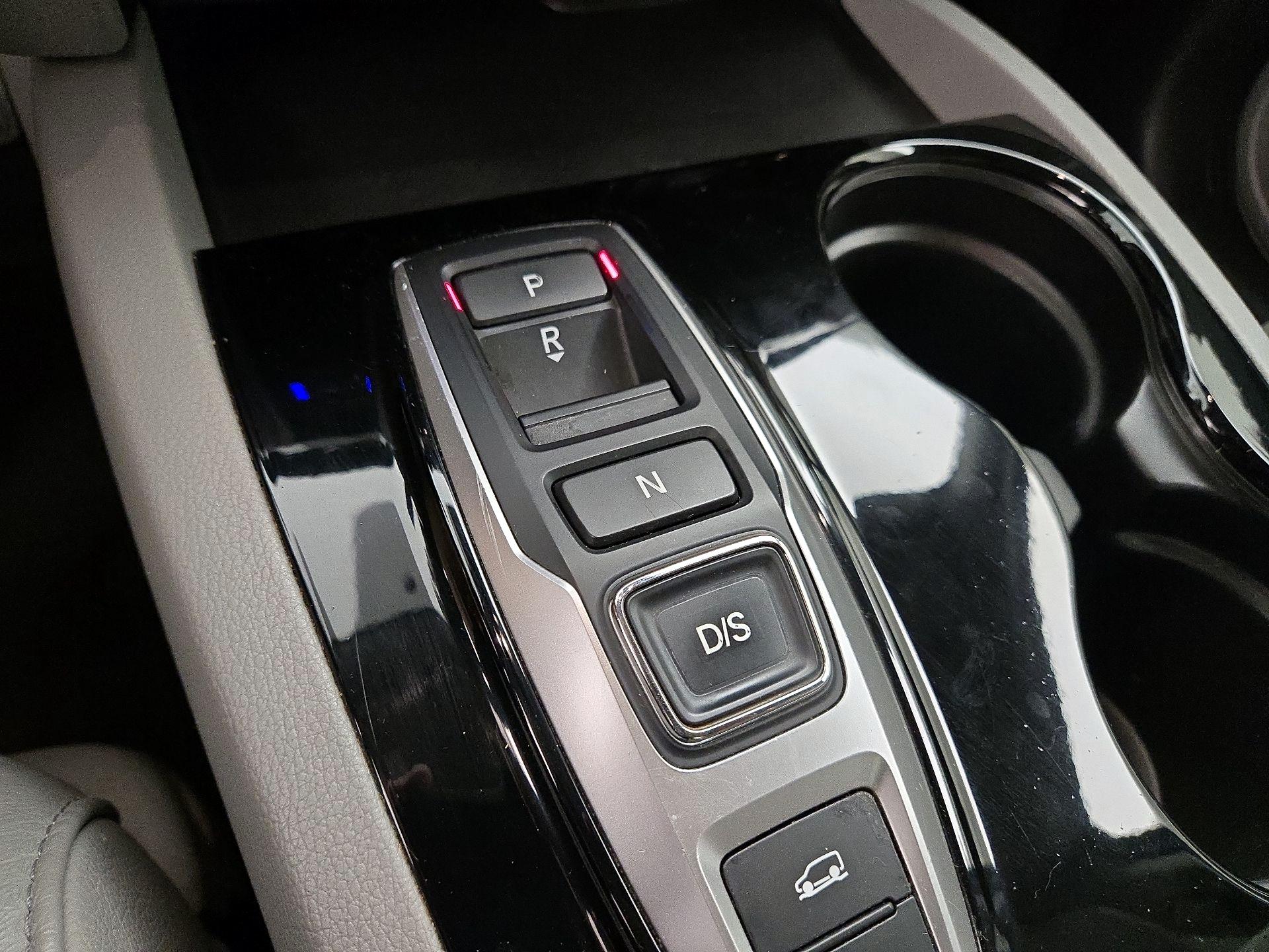 Thumbnail: 2017 Honda Pilot - 18