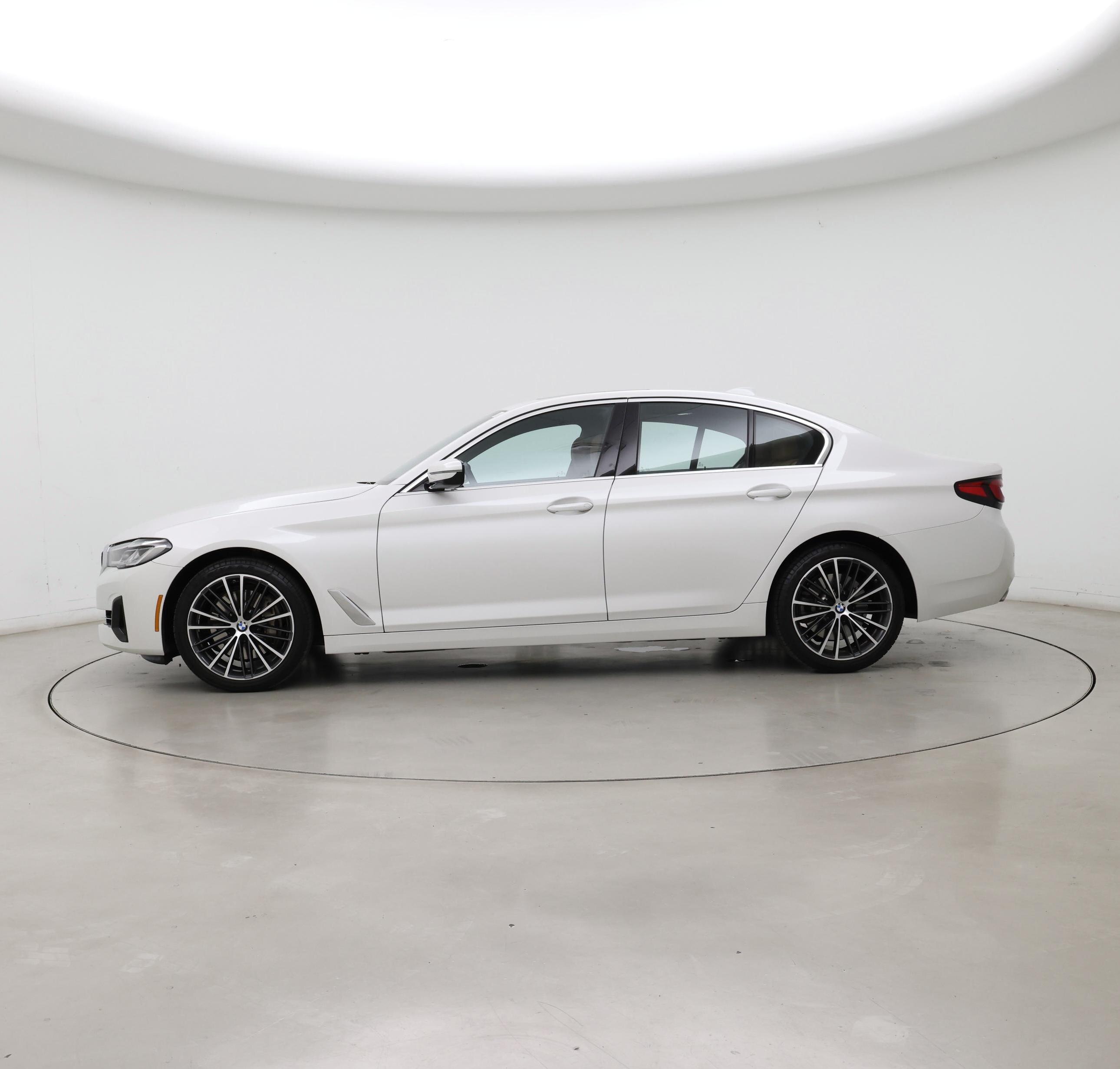 Thumbnail: 2023 BMW 5 Series - 3