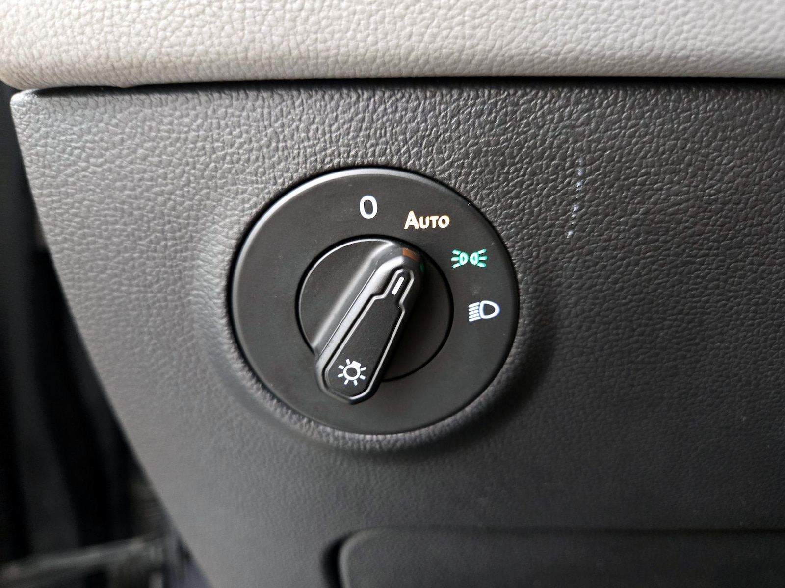 2022 Volkswagen Taos SE - Photo 14
