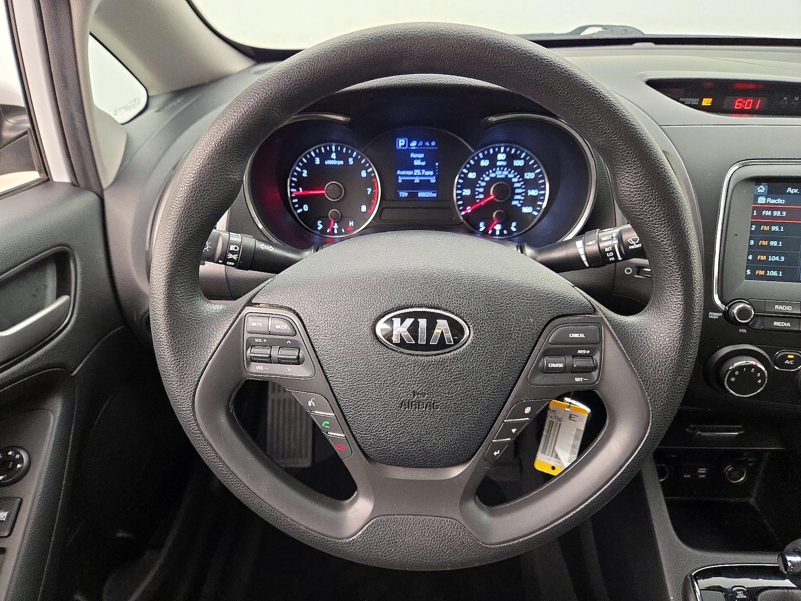 2018 Kia FORTE LX - Photo 11