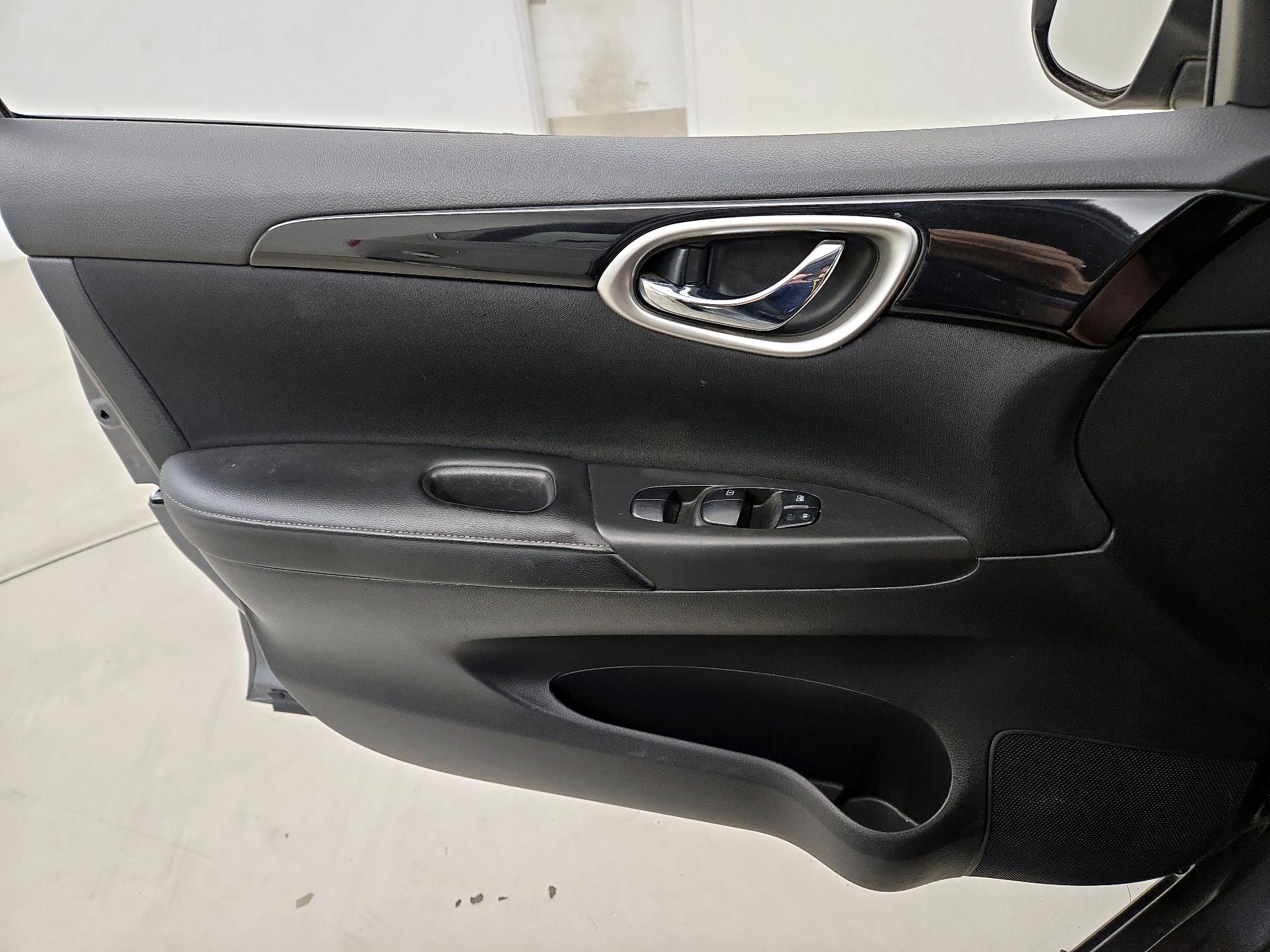 Thumbnail: 2019 Nissan Sentra - 12