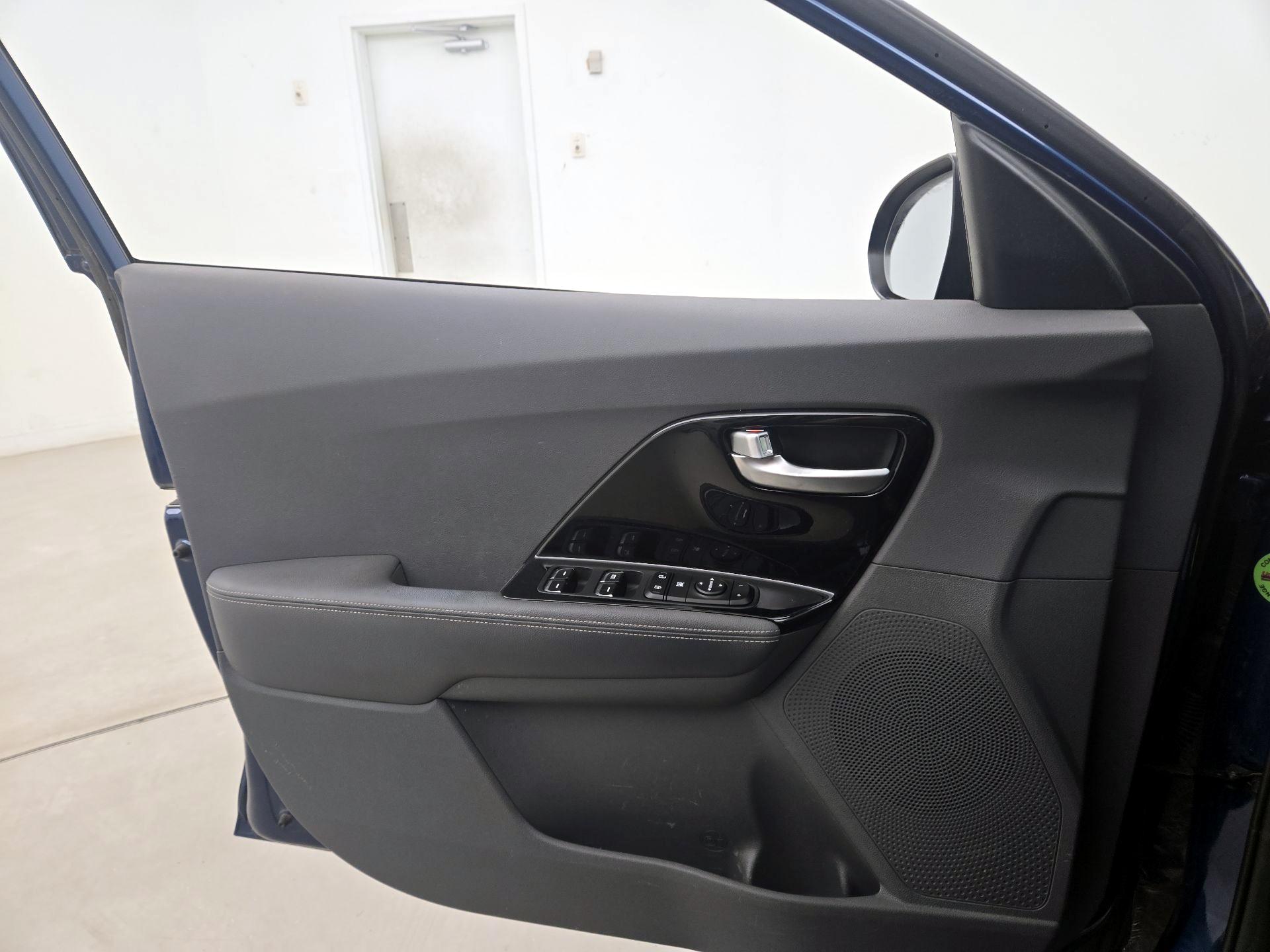 Thumbnail: 2021 Kia Niro - 12