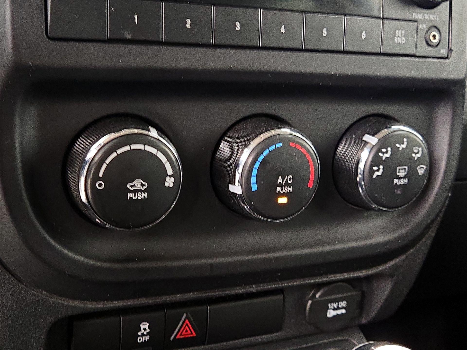 Thumbnail: 2014 Jeep Patriot - 14